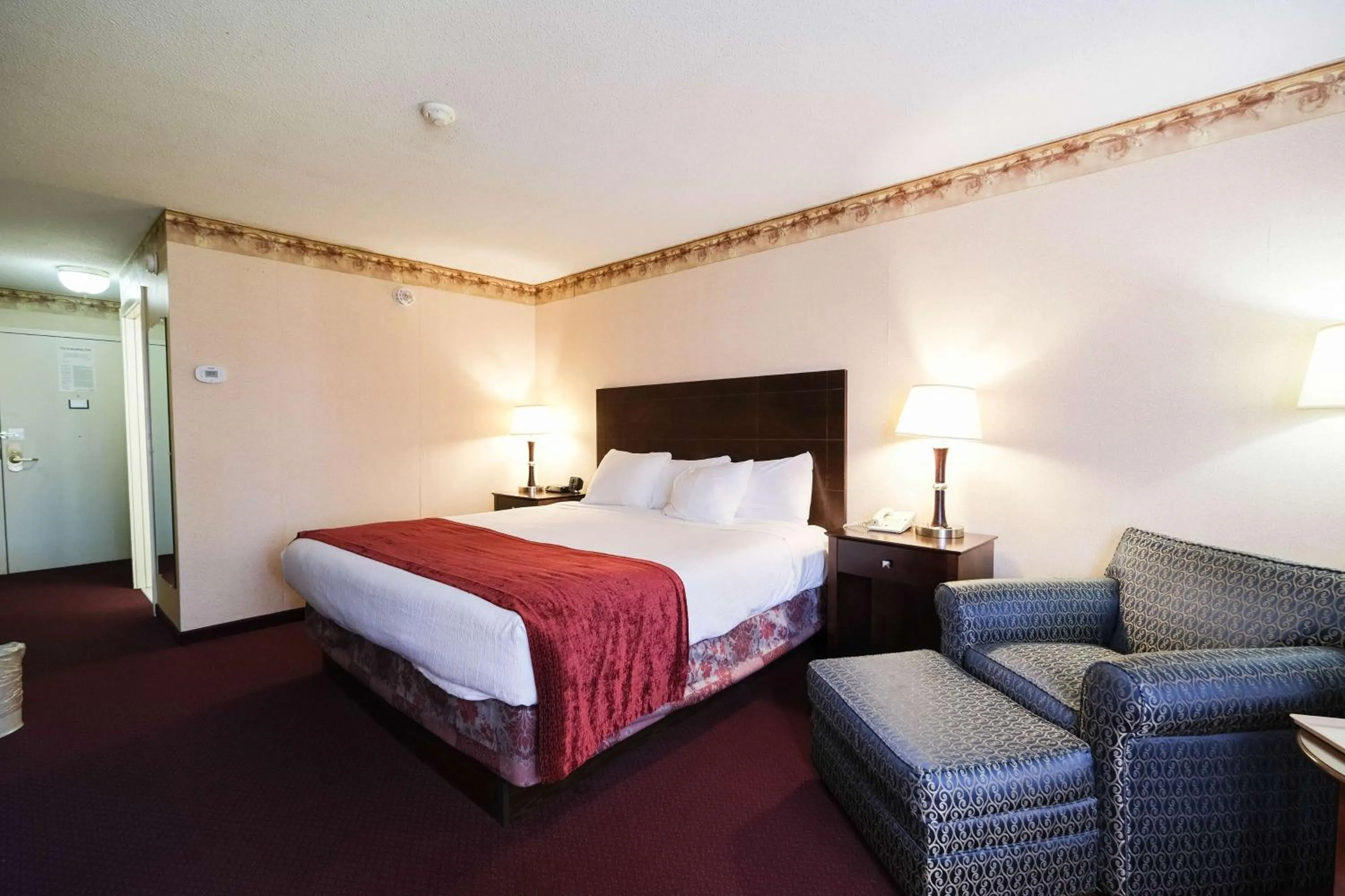 King Suite - Handicap Access in Fireside Inn & Suites Portland