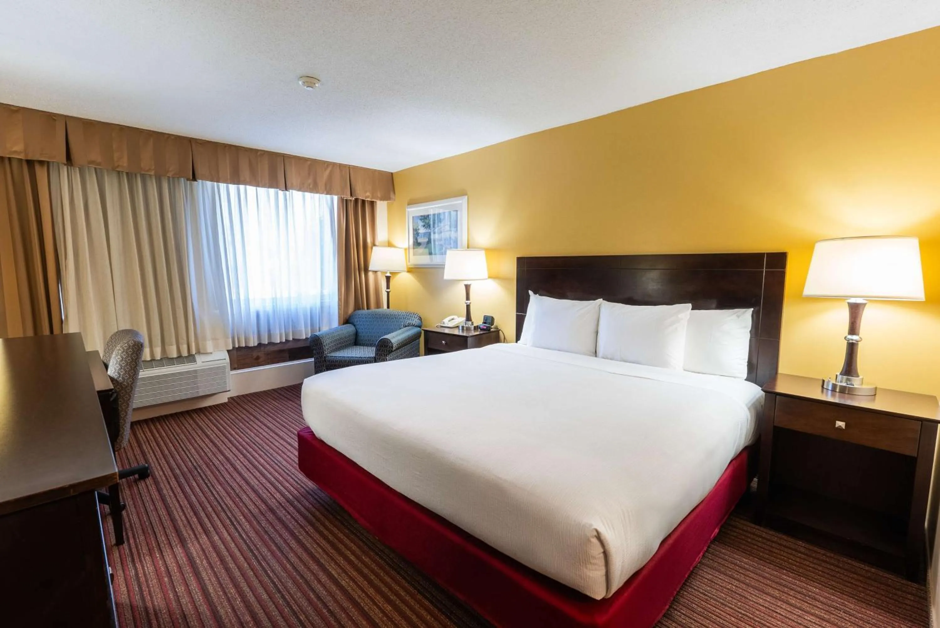 King Room in Fireside Inn & Suites Portland