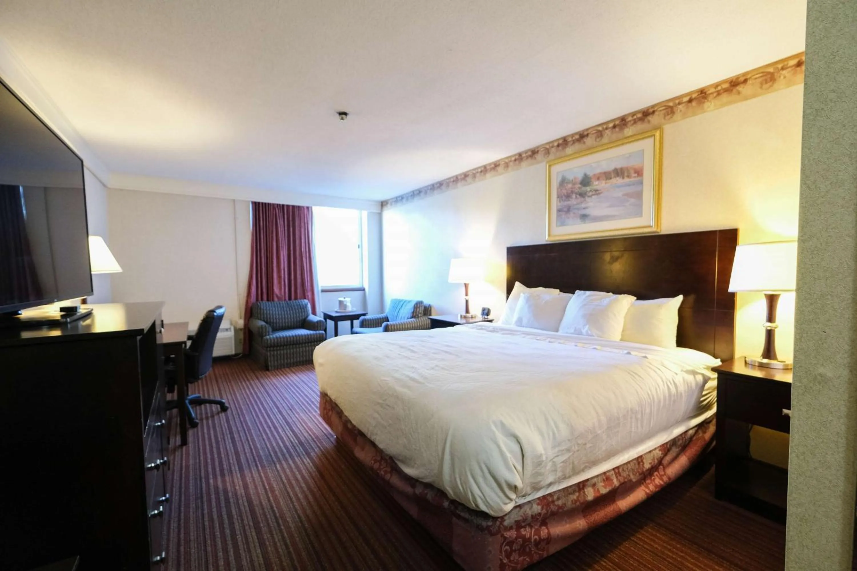 Superior King Room in Fireside Inn & Suites Portland