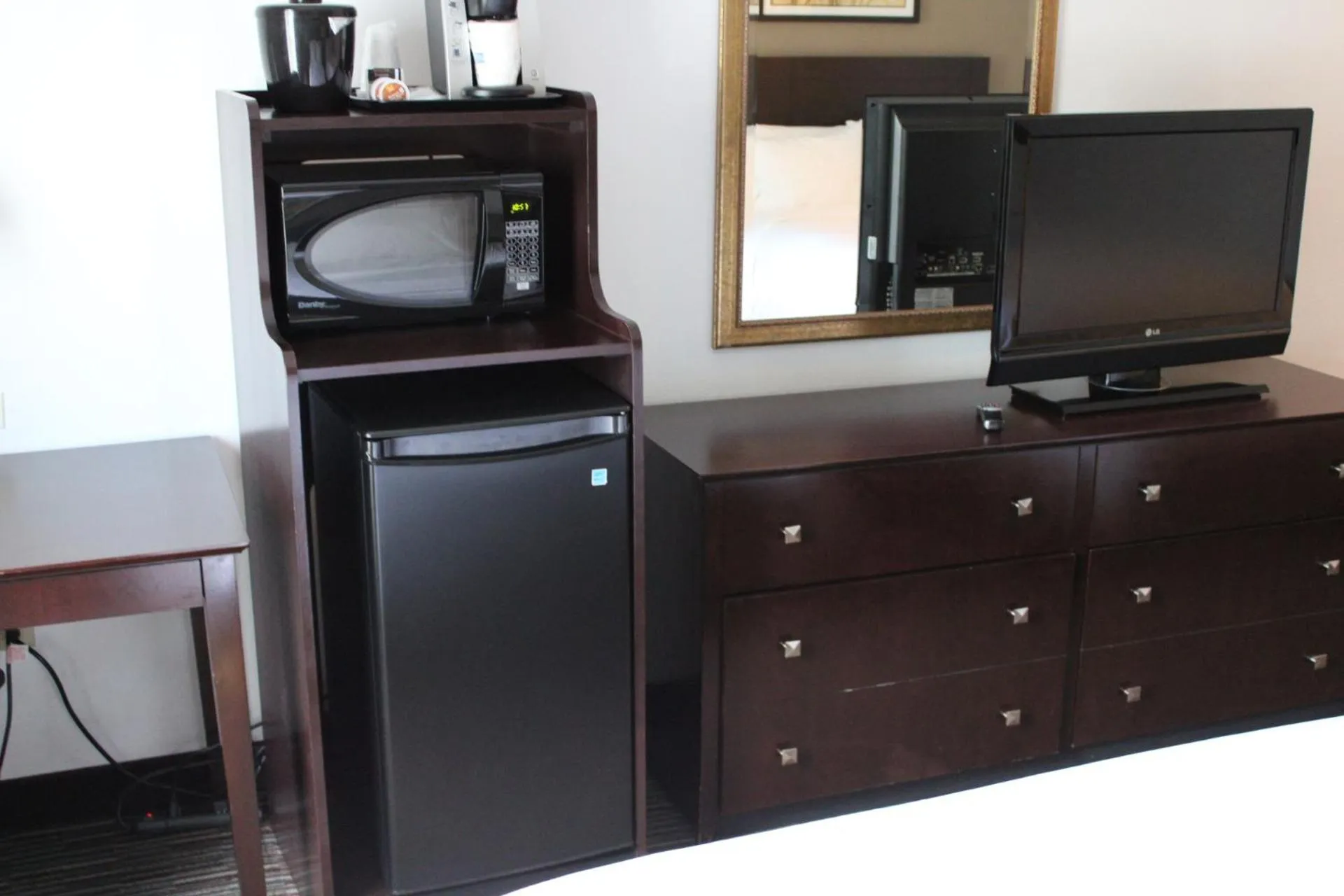 One-Bedroom Suite with Jetted Tub in Holiday Inn Express & Suites Chicago-Deerfield Lincolnshire by IHG