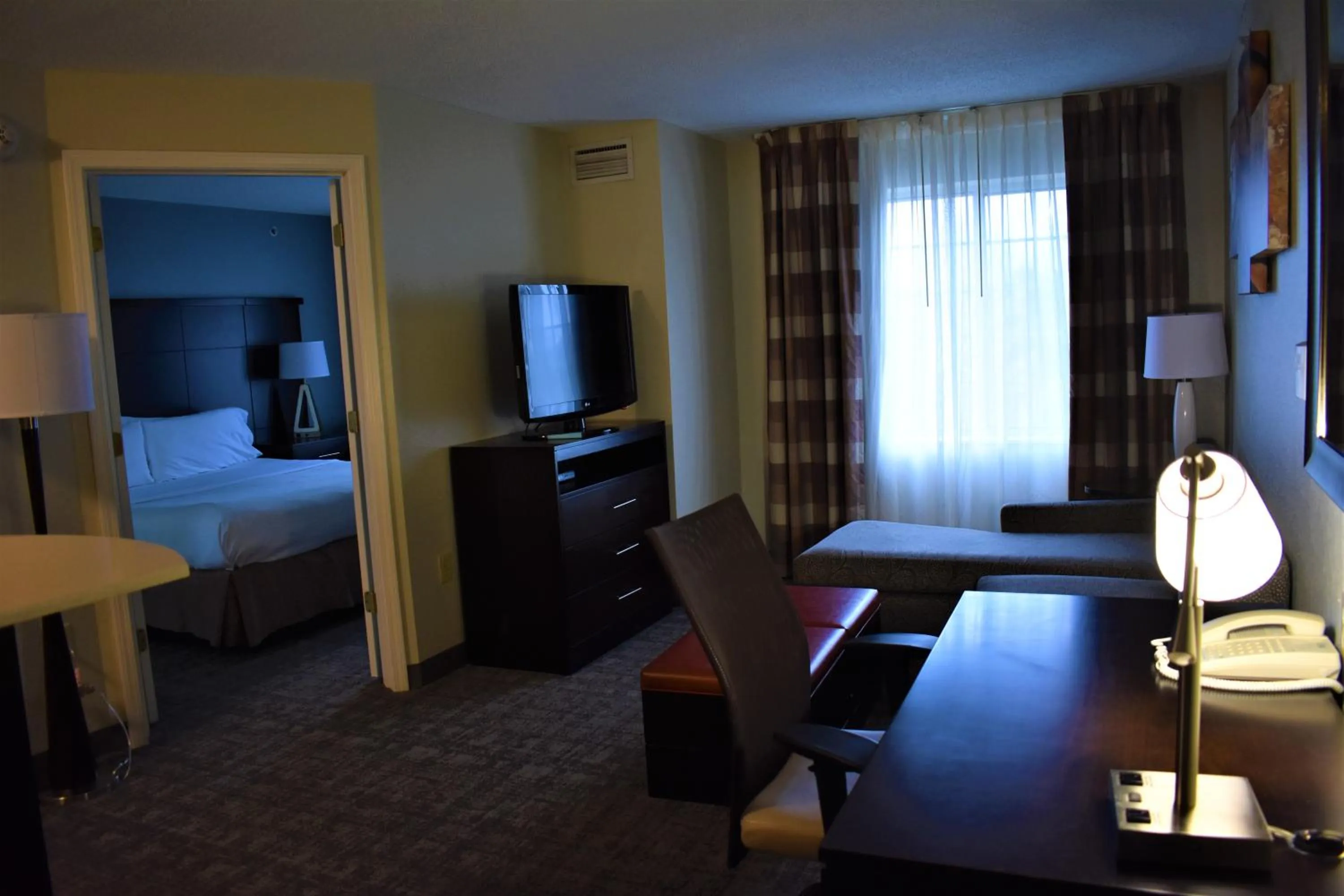 One-Bedroom Queen Suite in Staybridge Suites Cranbury - South Brunswick by IHG