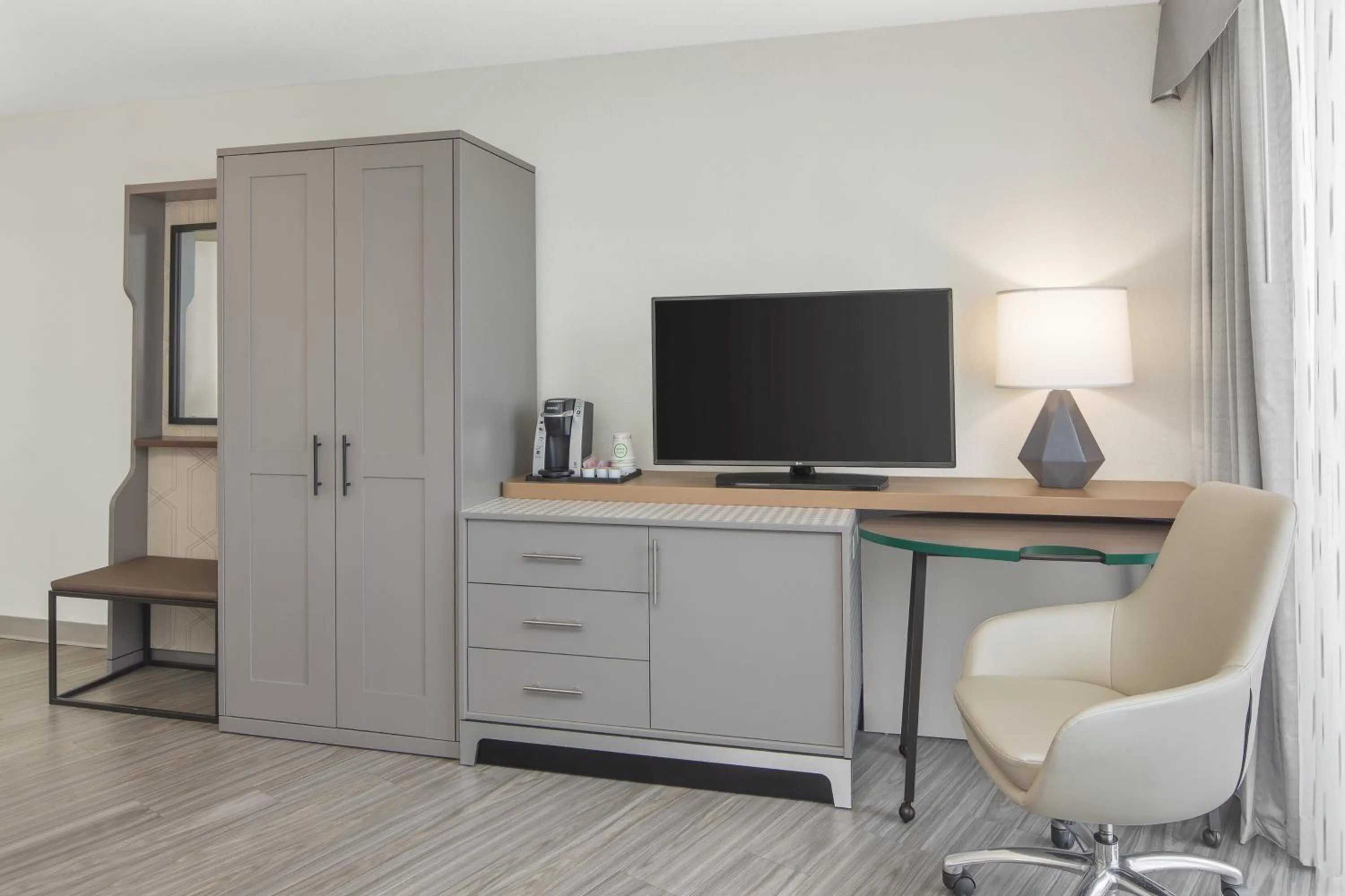 Standard Room in Holiday Inn Charleston-Riverview by IHG