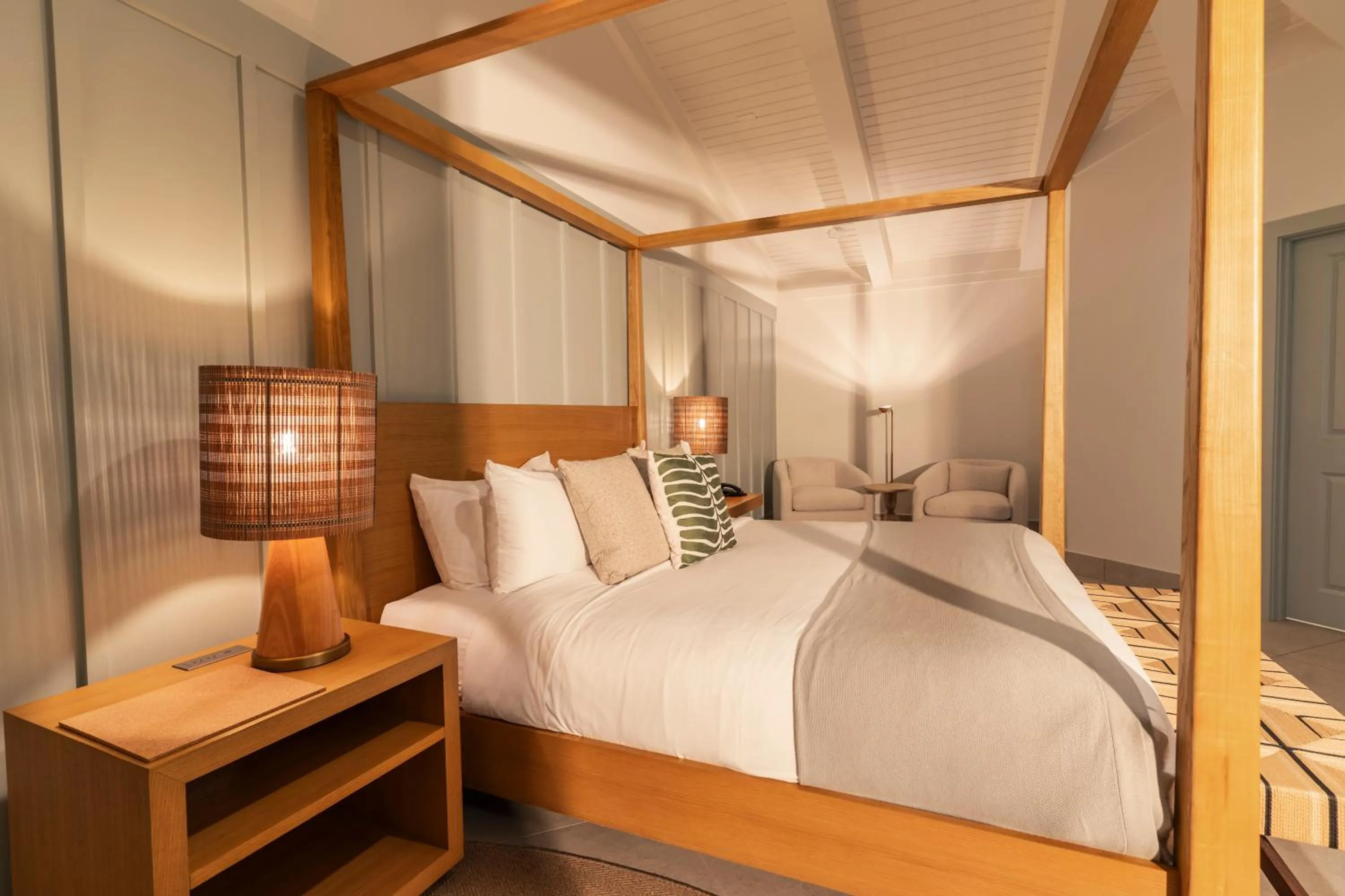 1 King Bed Suite Buttonwood in Islander Resort