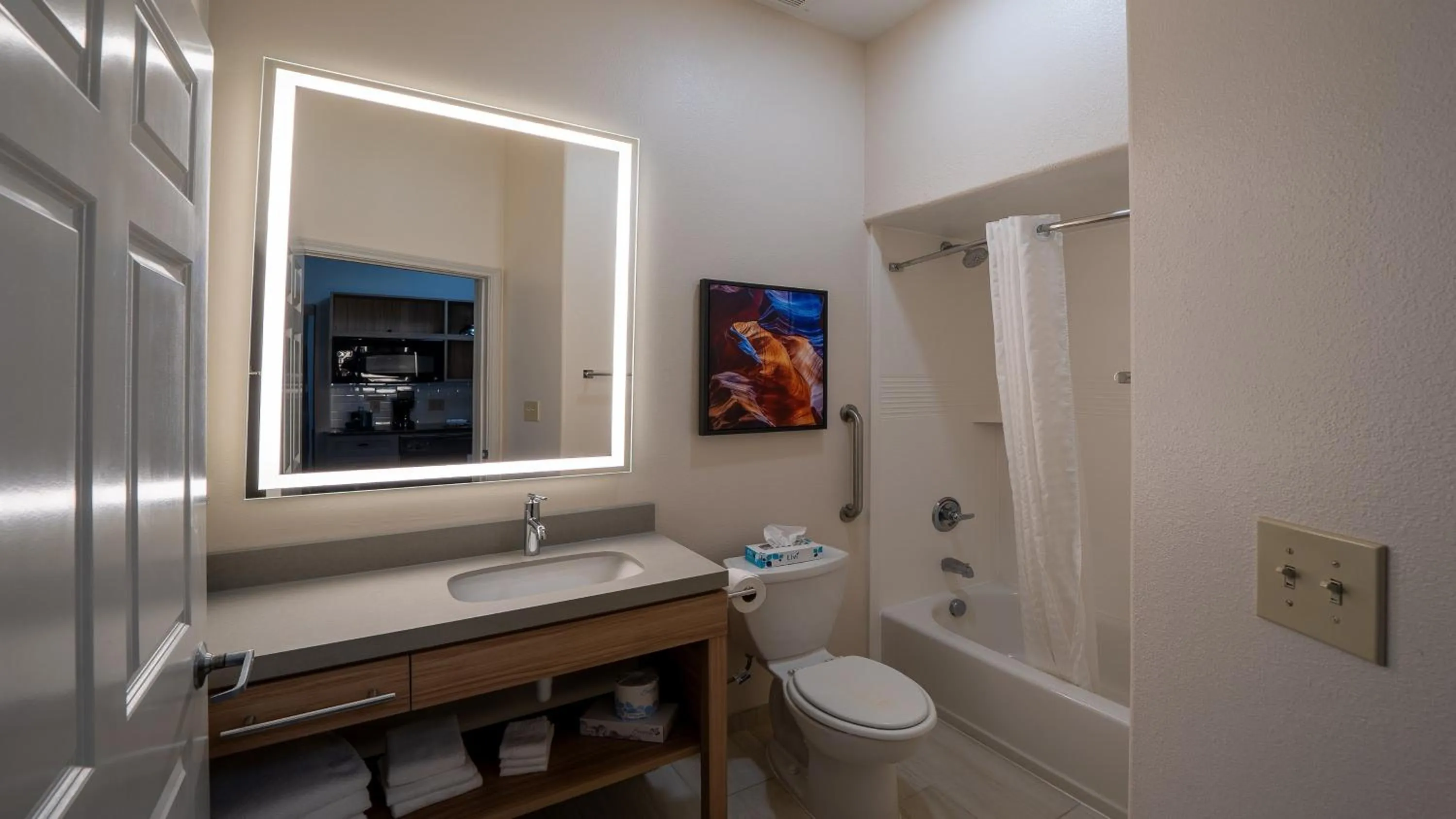 One-Bedroom Queen Suite in Candlewood Suites Baytown by IHG