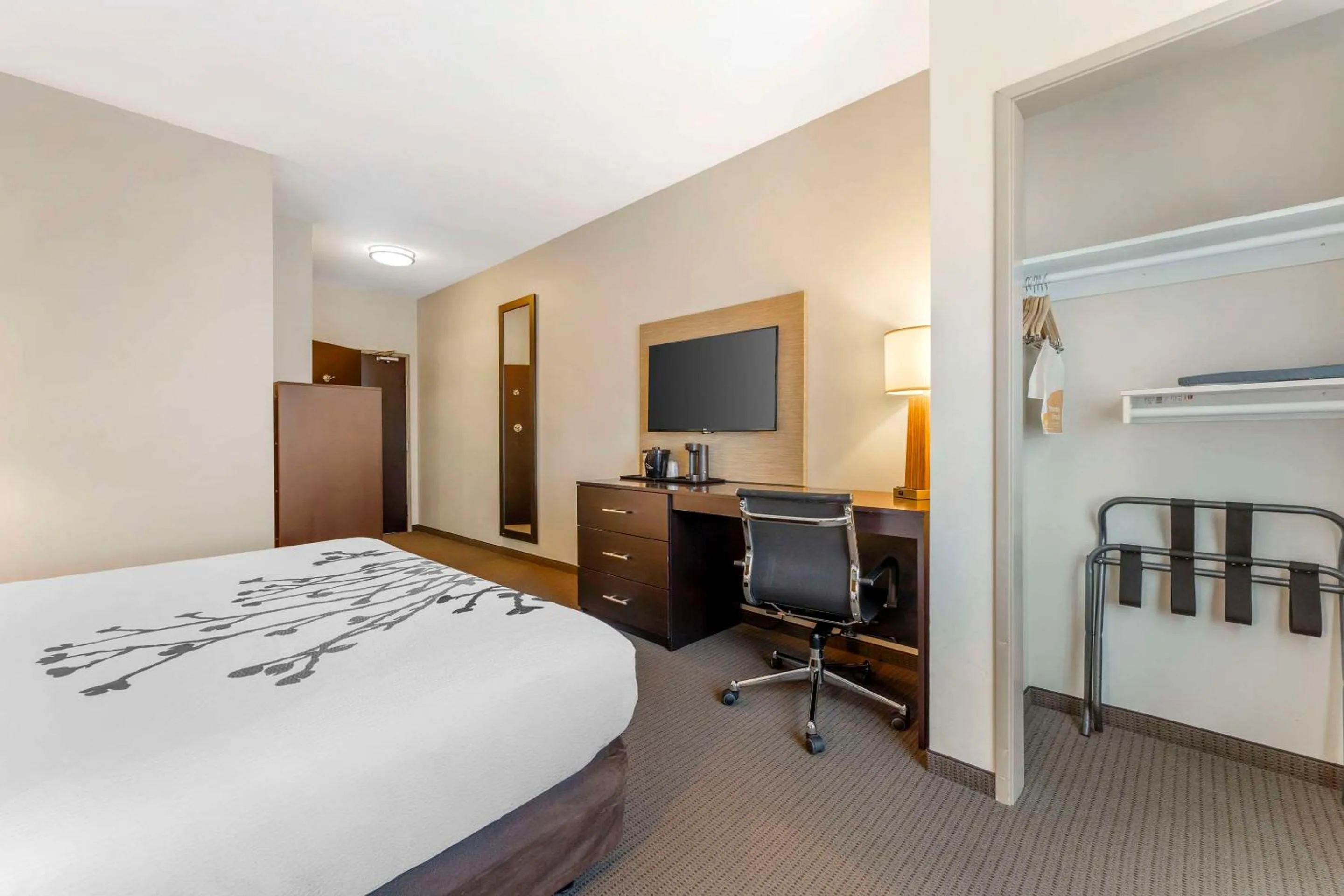 King Room - Accessible/Non-Smoking in Sleep Inn & Suites Cumberland
