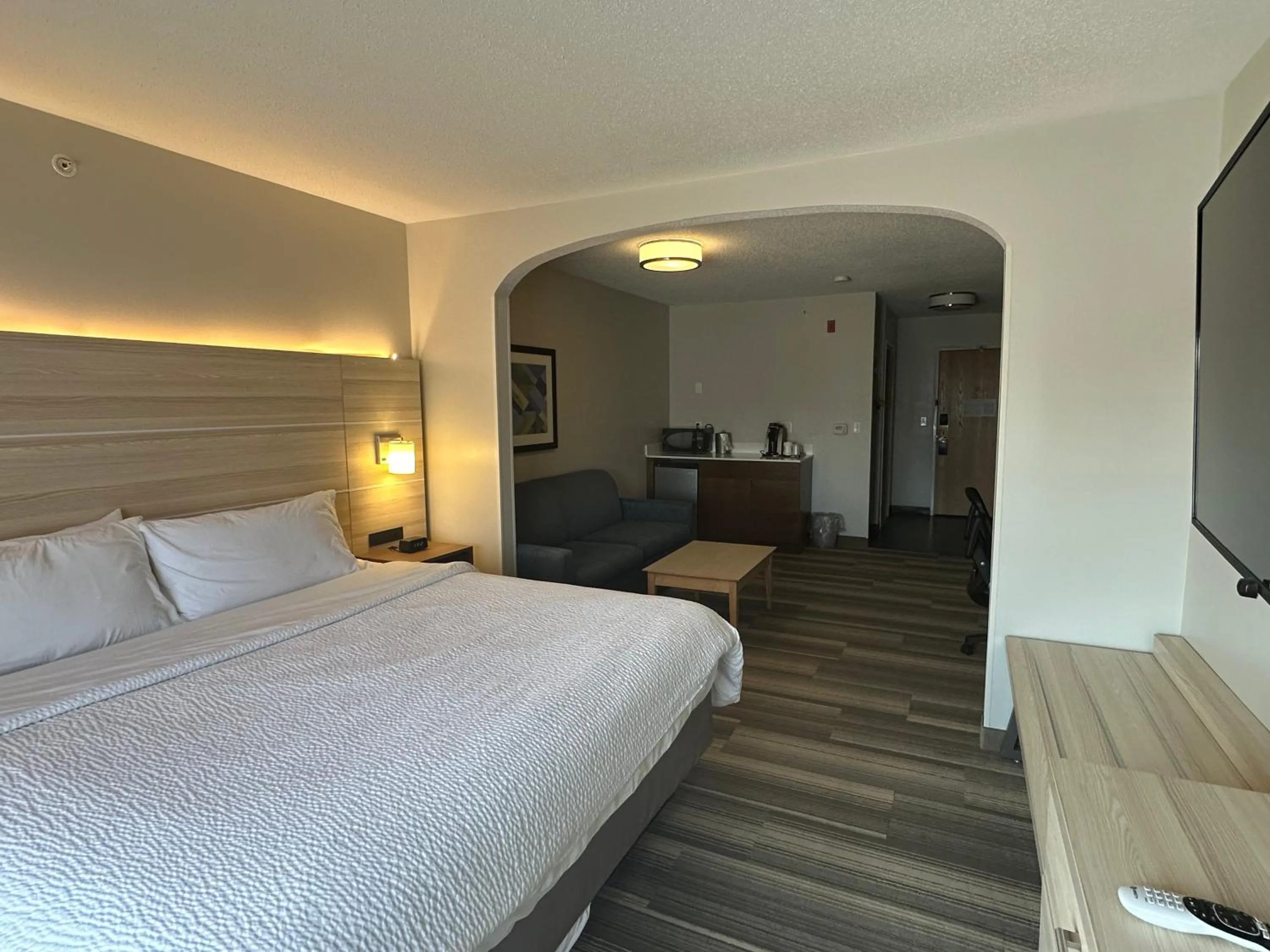 King Suite with Sofa Bed - Non-Smoking in Holiday Inn Express Hotel & Suites Chesterfield - Selfridge Area by IHG