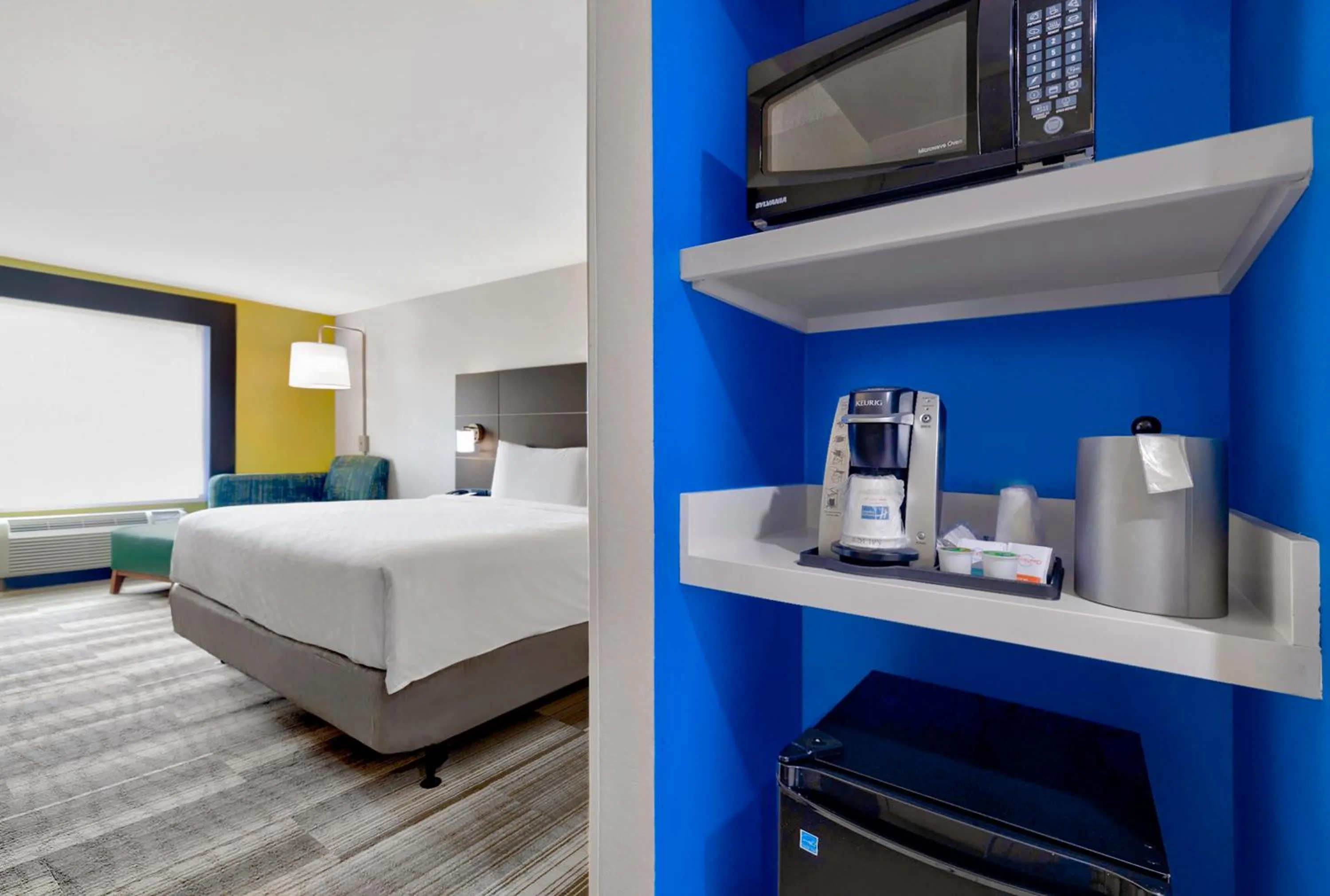 King Room - Mobility Access/Hearing Accessible in Holiday Inn Express Hotel & Suites Kansas City - Grandview by IHG