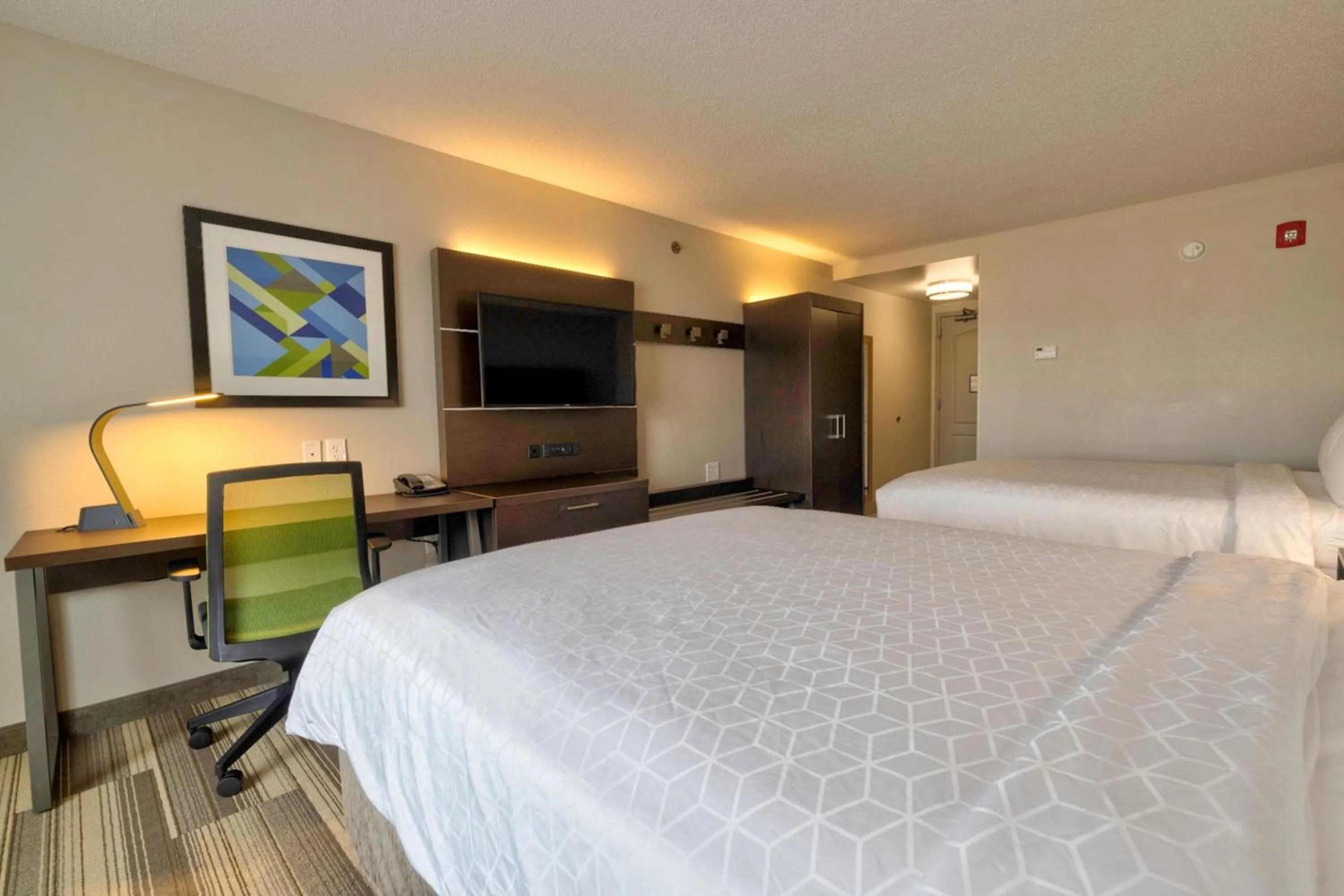 Standard Queen Room with Two Queen Beds in Holiday Inn Express Hotel & Suites Kansas City - Grandview by IHG