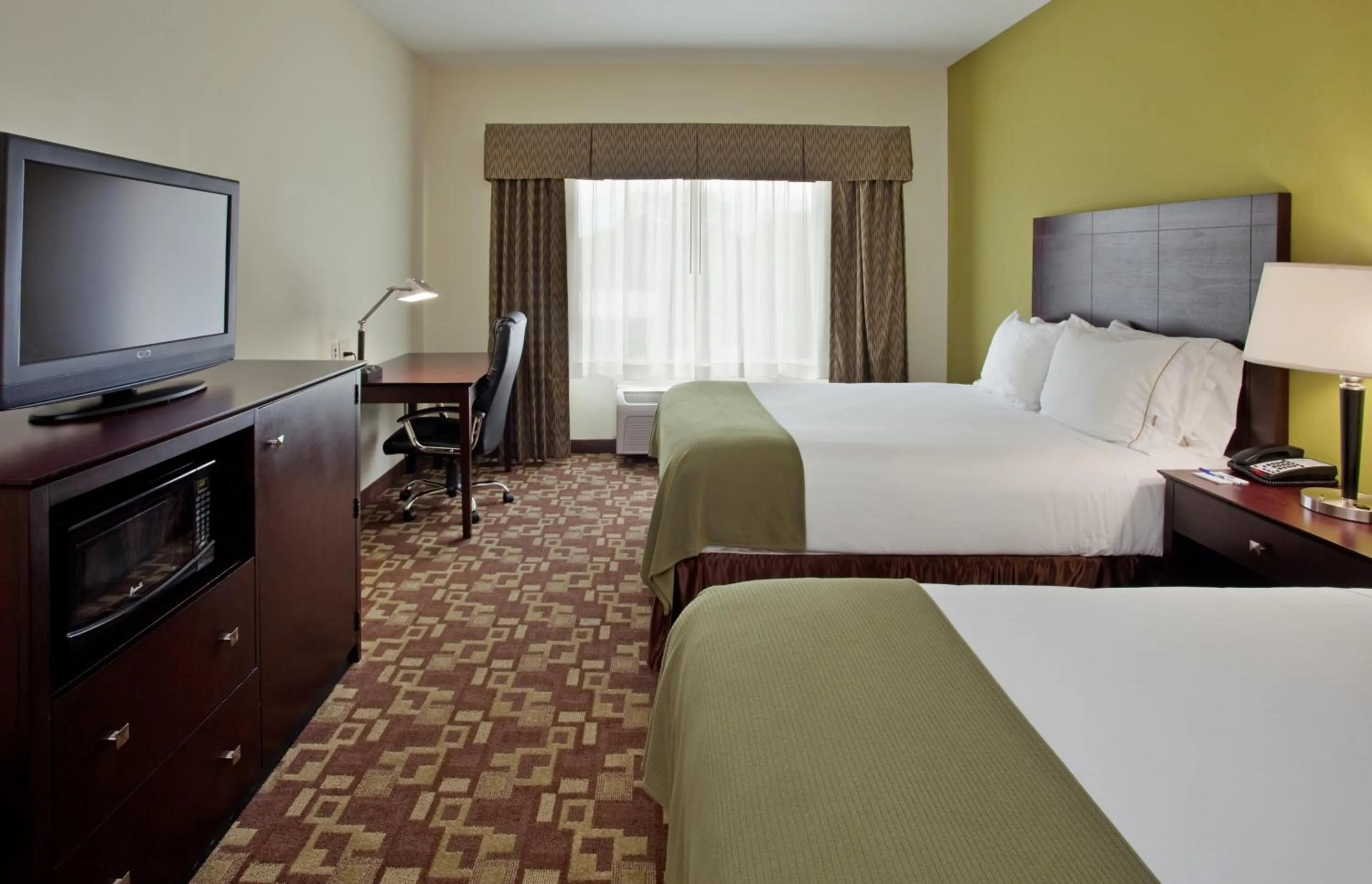 Holiday Inn Express Hotel & Suites Kansas City Sports Complex by IHG