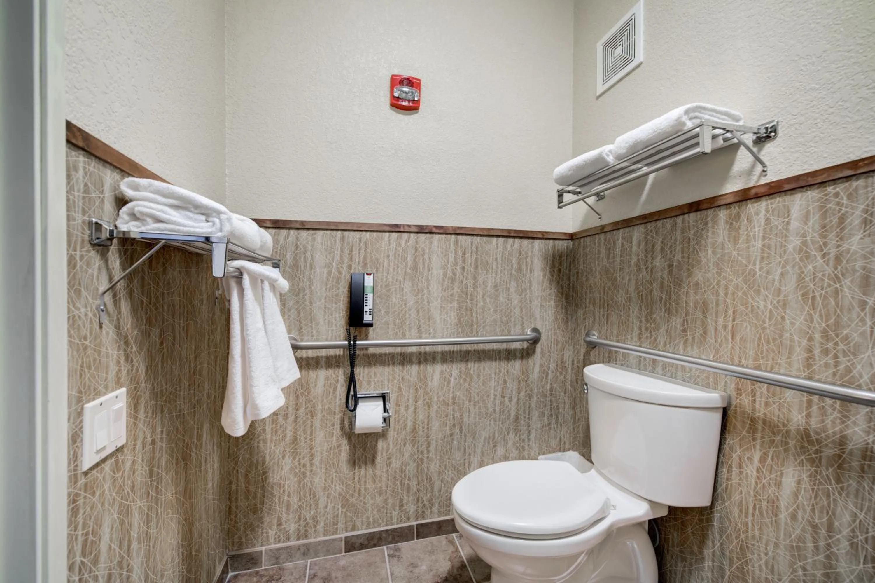 Standard Queen Room with Two Queen Beds and Mobility Accessible Tub in Holiday Inn West Yellowstone by IHG