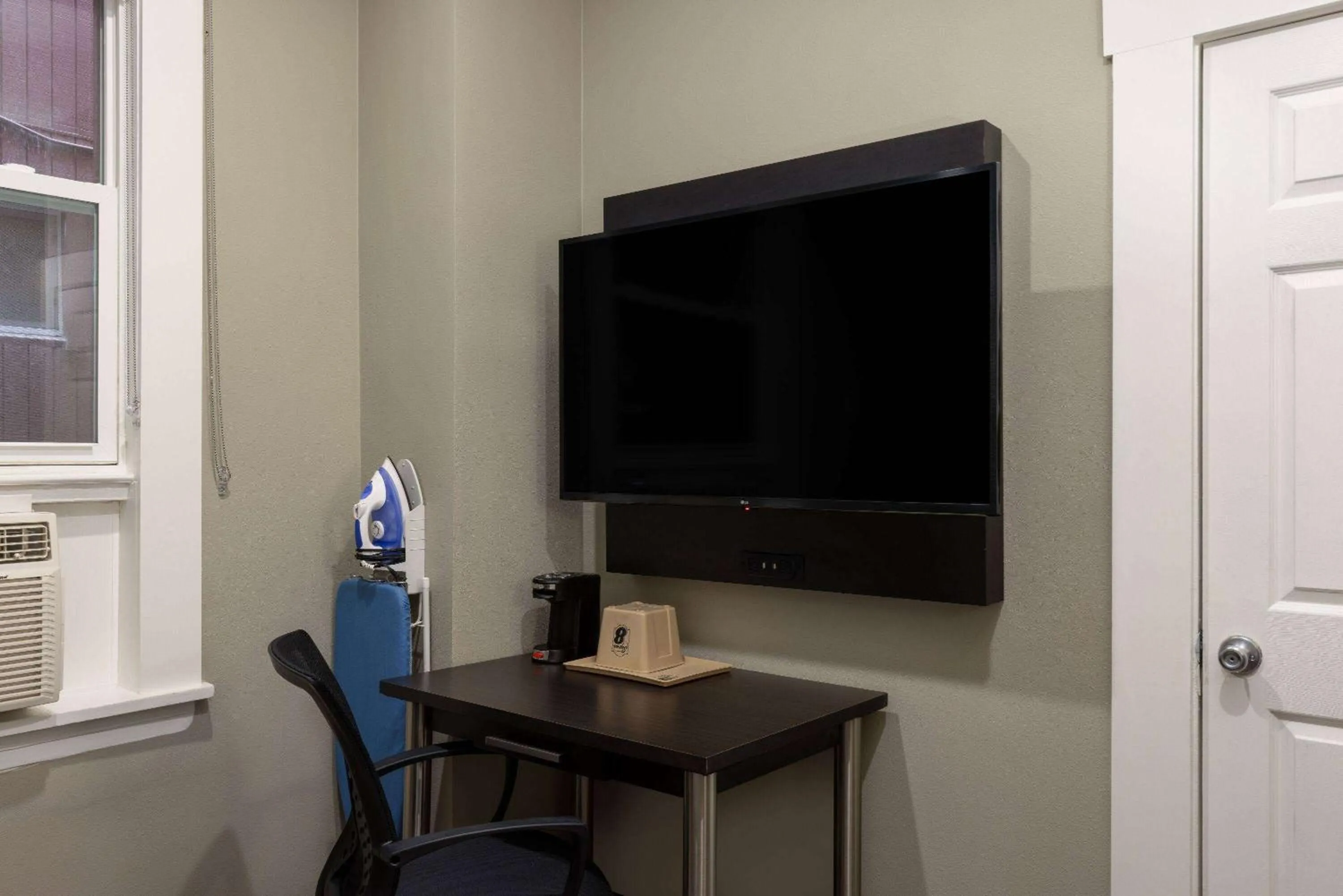 King Room - Non-Smoking in Super 8 by Wyndham San Francisco/Union Square Area