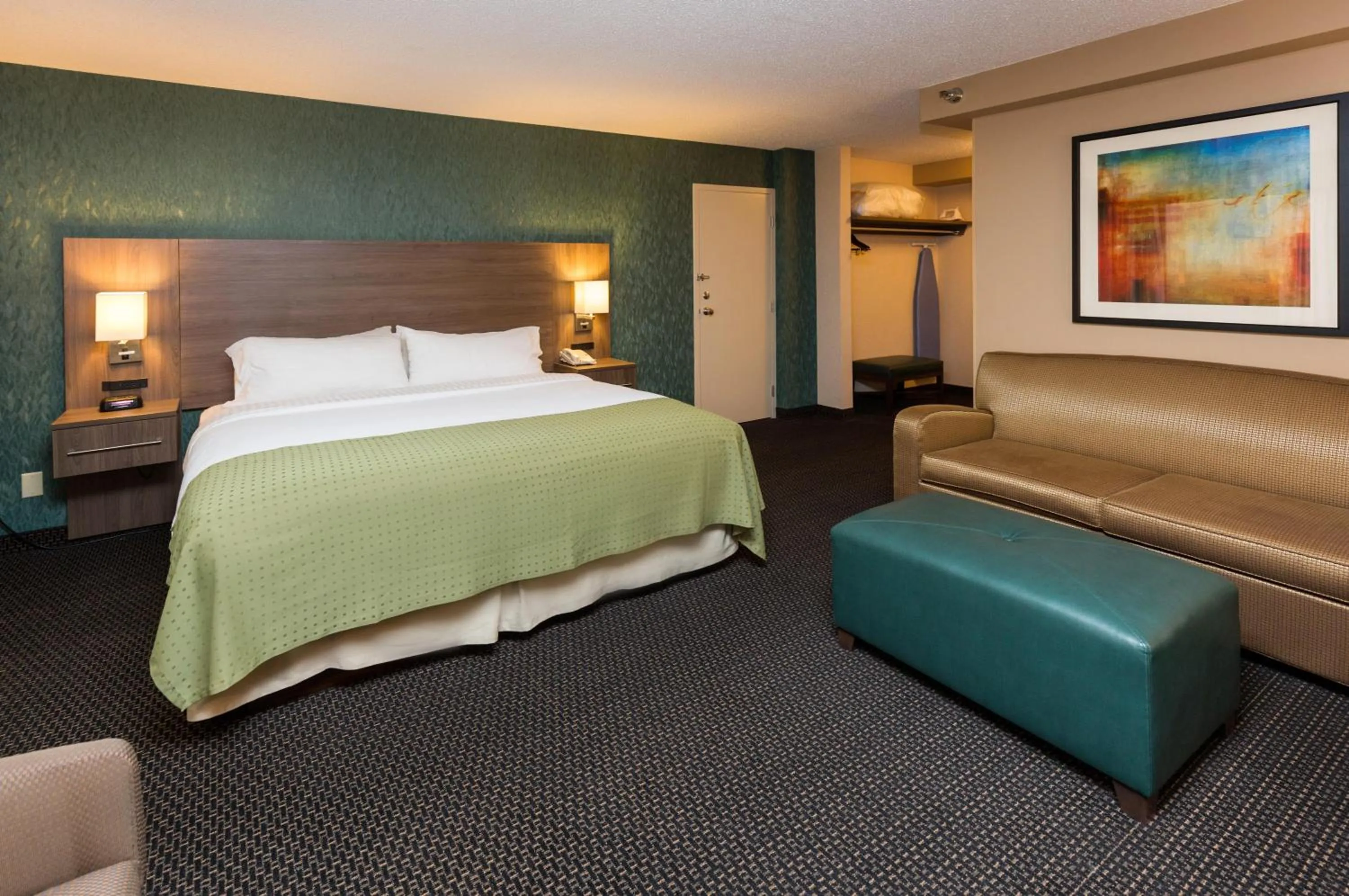 Premium King Room in Holiday Inn Des Moines-Downtown-Mercy Campus by IHG