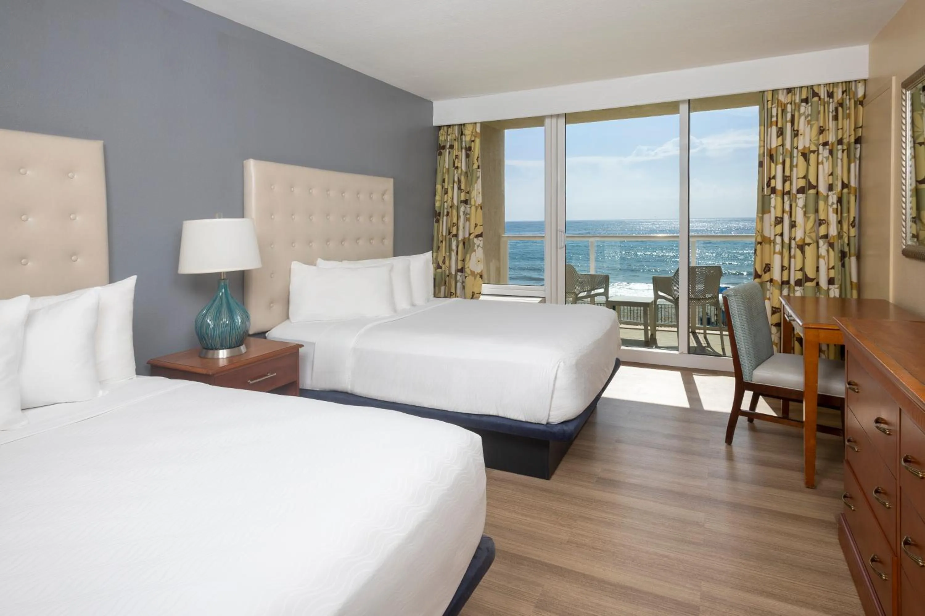 Queen Suite with Sea View in Ocean Breeze Inn Vero Beach