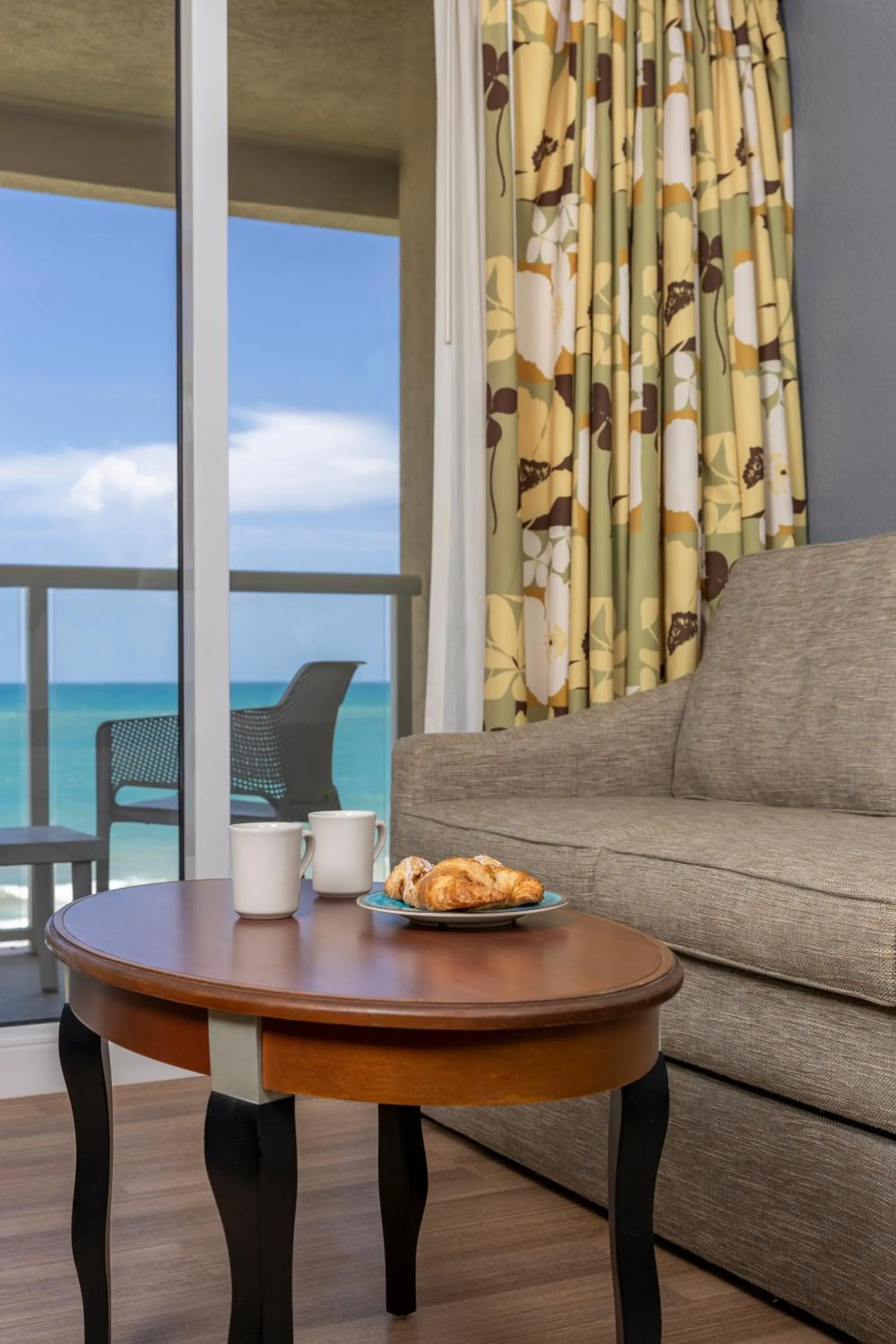 King Room with Ocean View in Ocean Breeze Inn Vero Beach