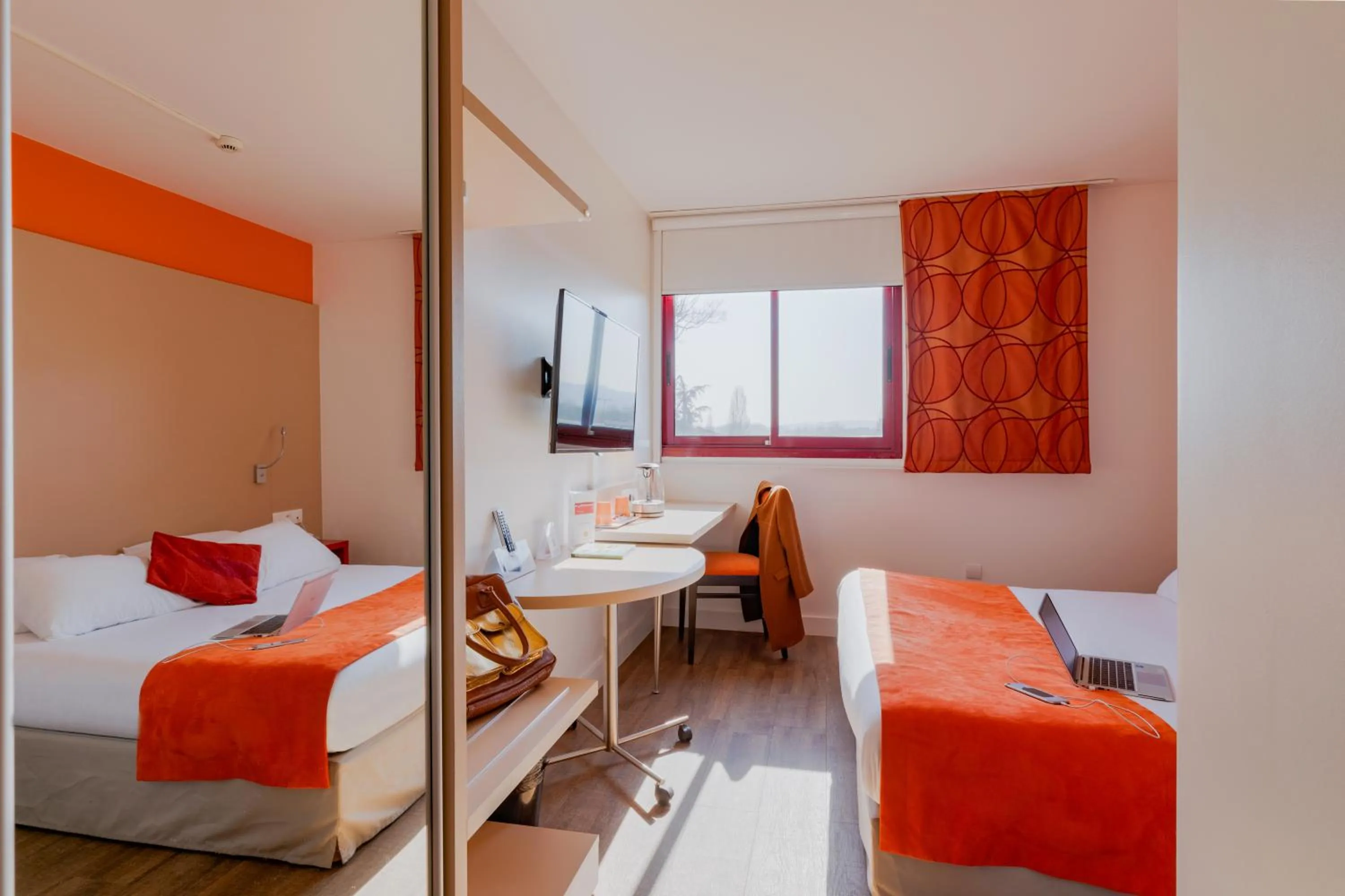 Double Room in Hôtel de l'Isle - L'Isle d'Abeau