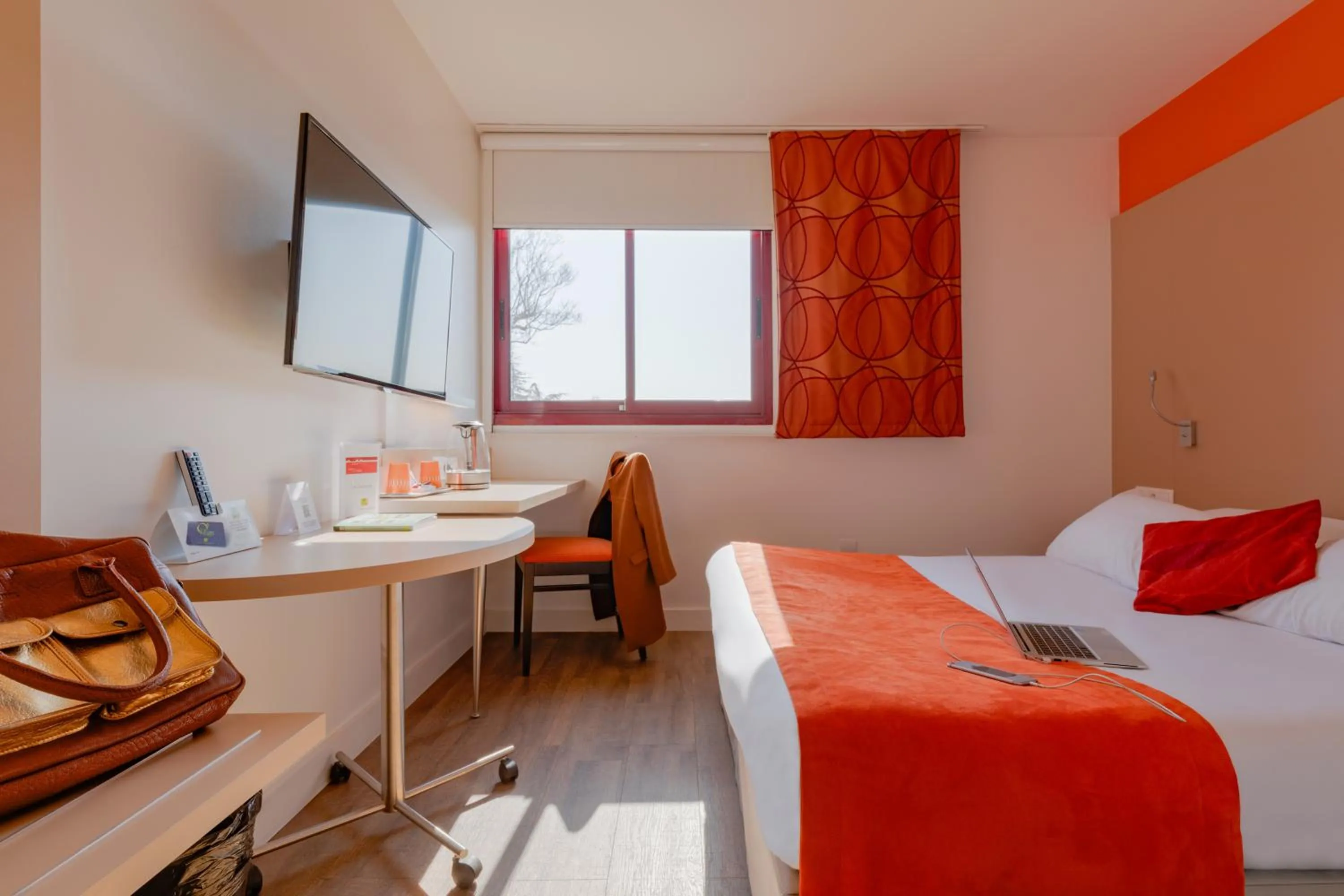 Double Room in Hôtel de l'Isle - L'Isle d'Abeau