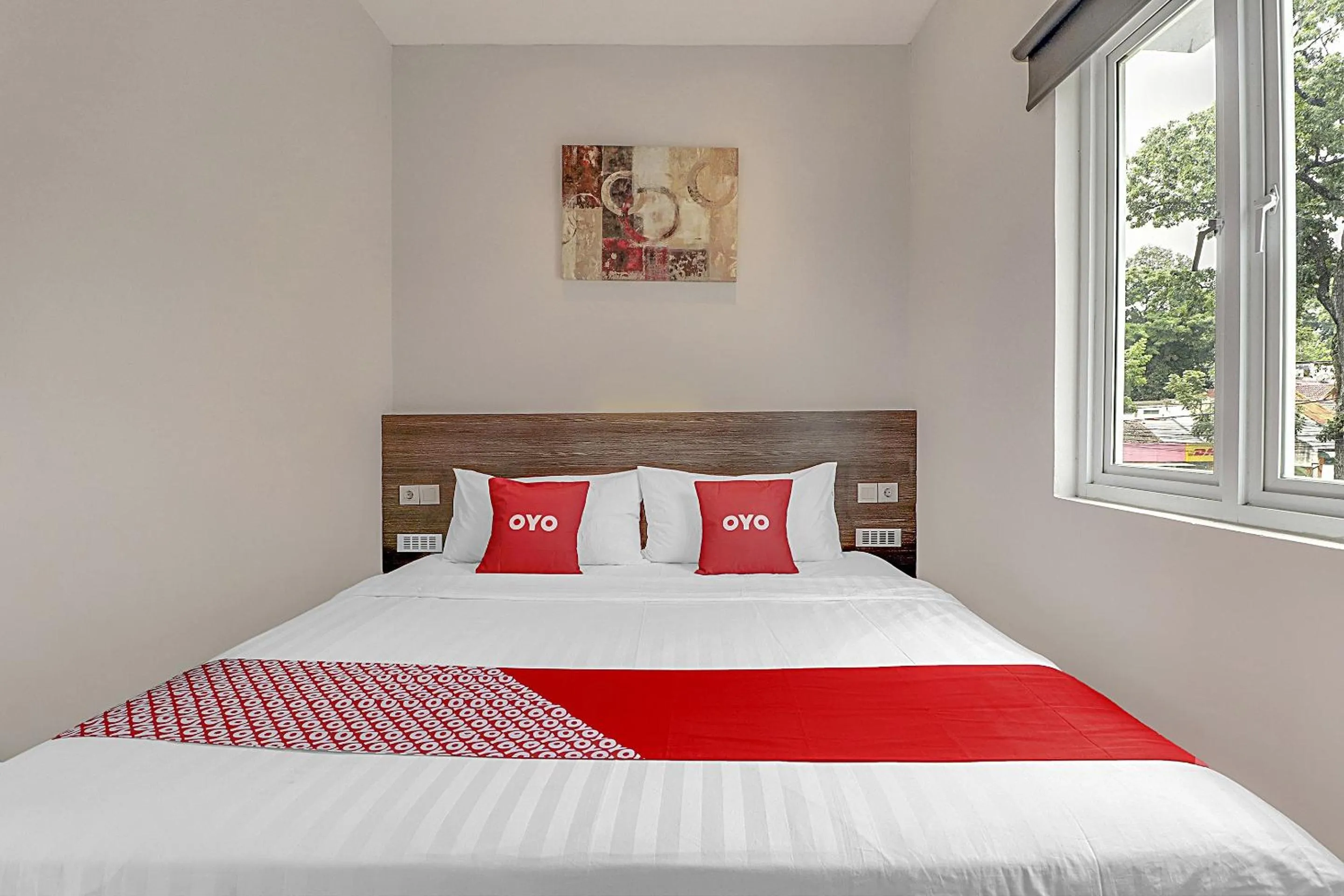 Standard Double Room in Collection O Cihampelas Near Ciwalk Formerly Regia Cihampelas