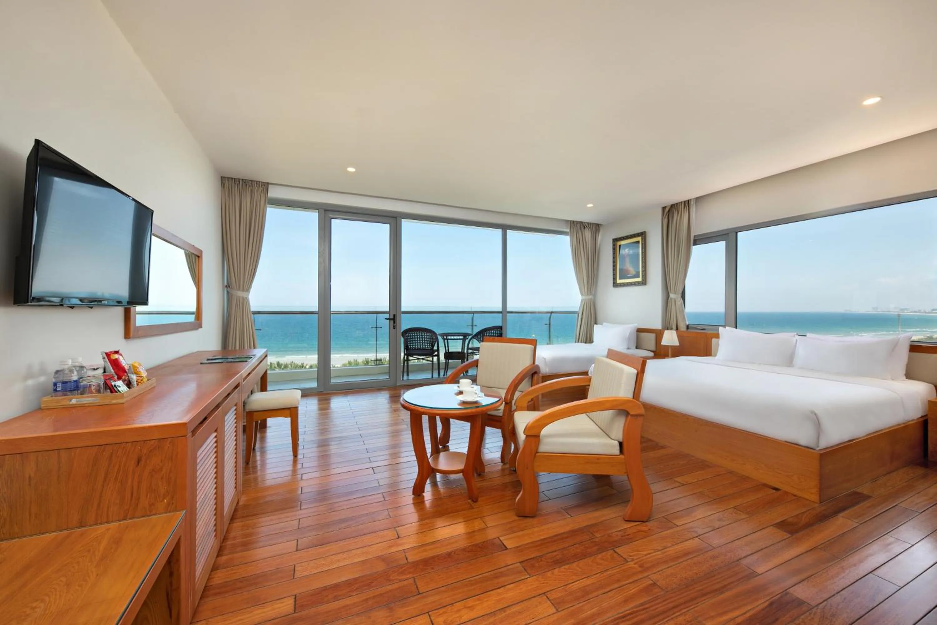 Family Suite with Balcony and Panorama Sea View in Sekong Hotel Da Nang