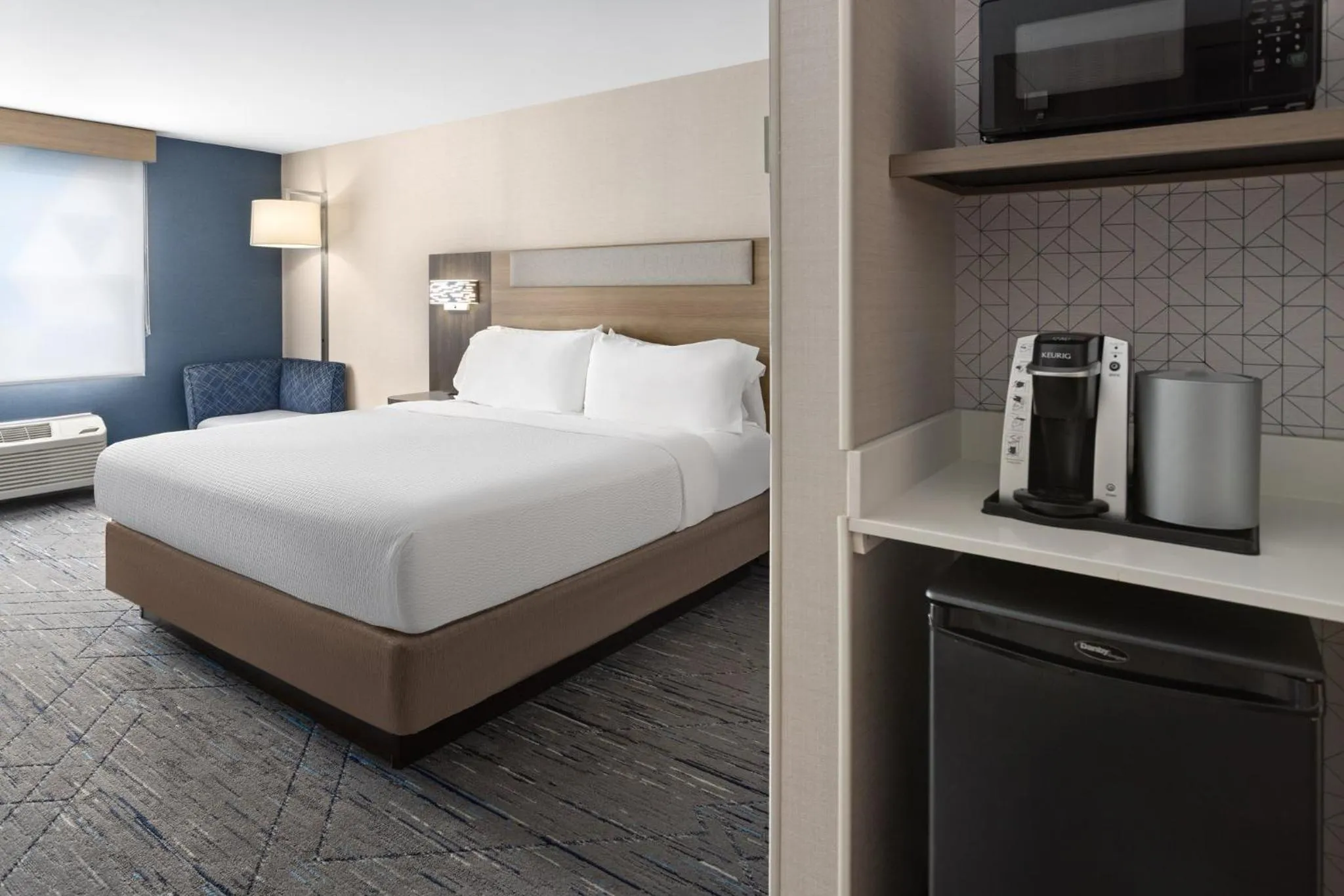 Standard King Room in Holiday Inn Express Hotel & Suites Freeport by IHG