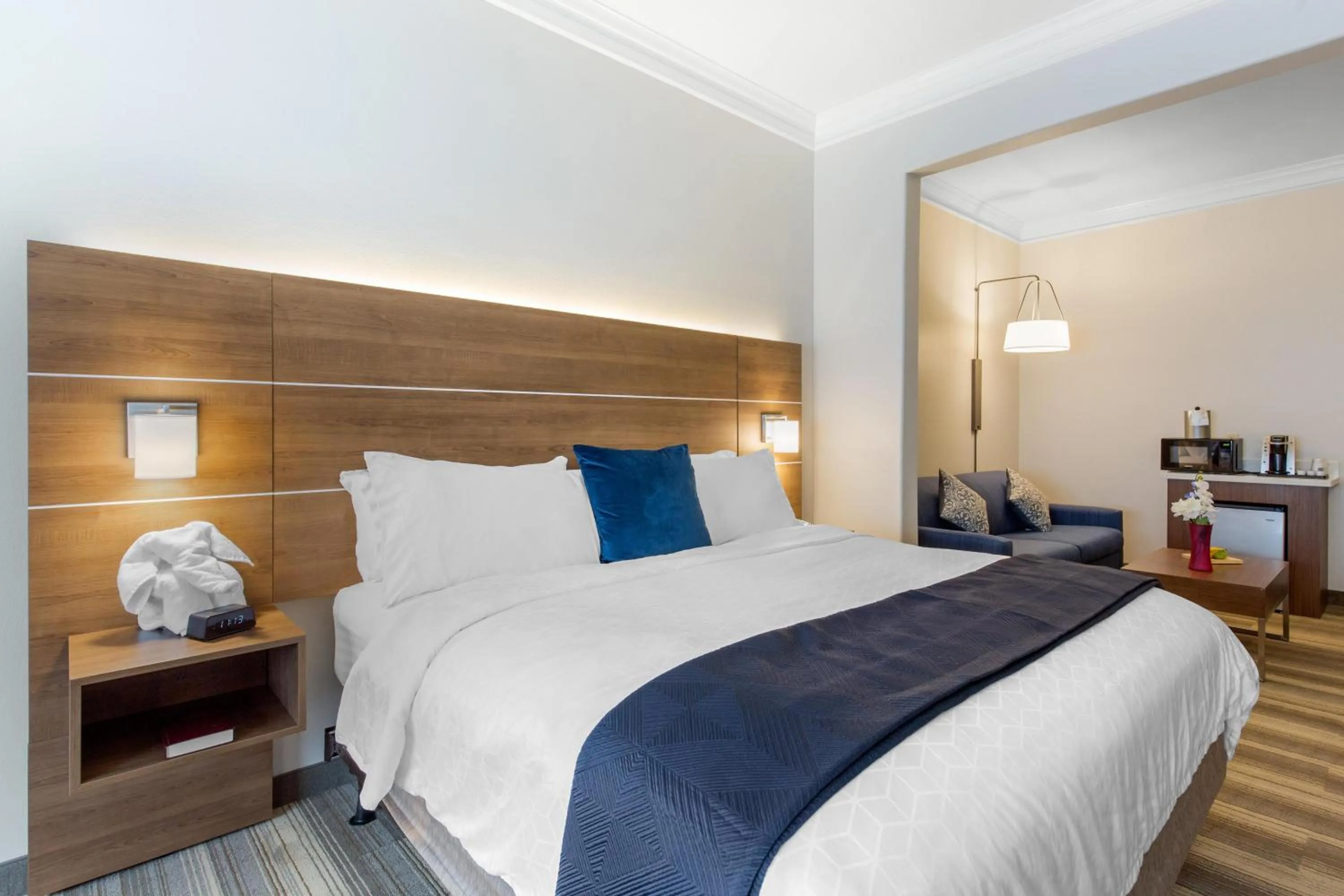 Queen Suite with Two Queen Beds in Holiday Inn Express Houston-Alvin by IHG