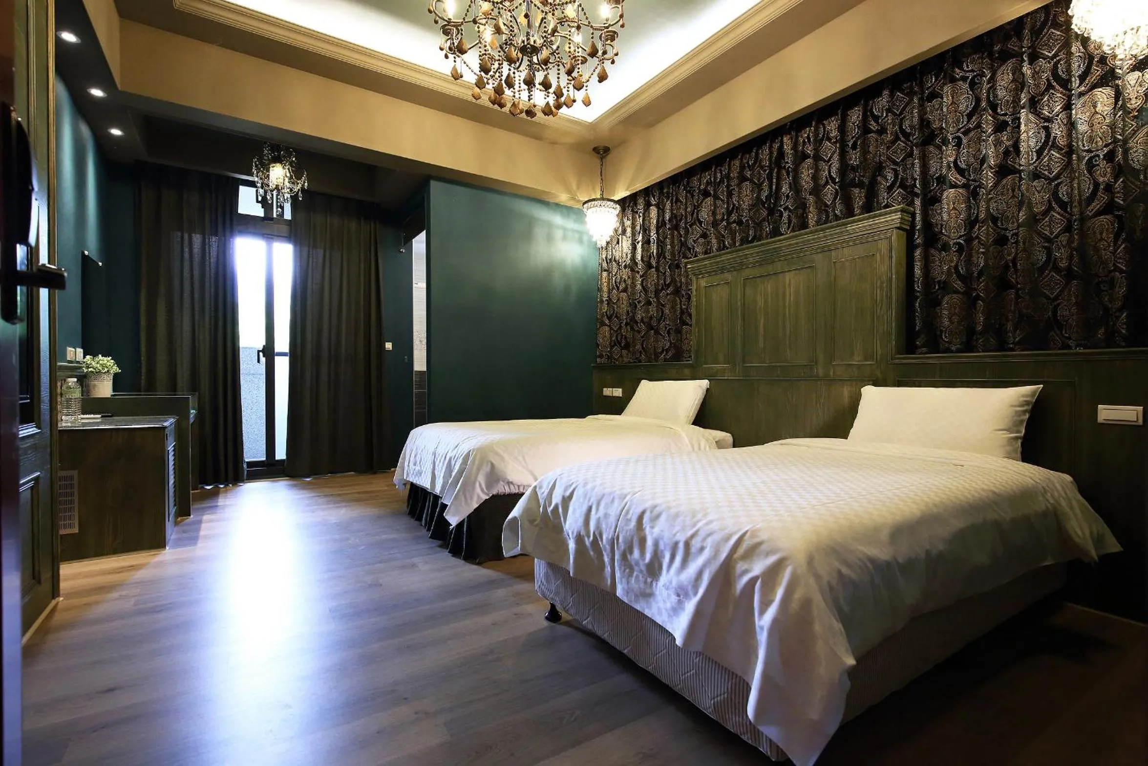 Standard Twin Room in Buckingham Palace B&B