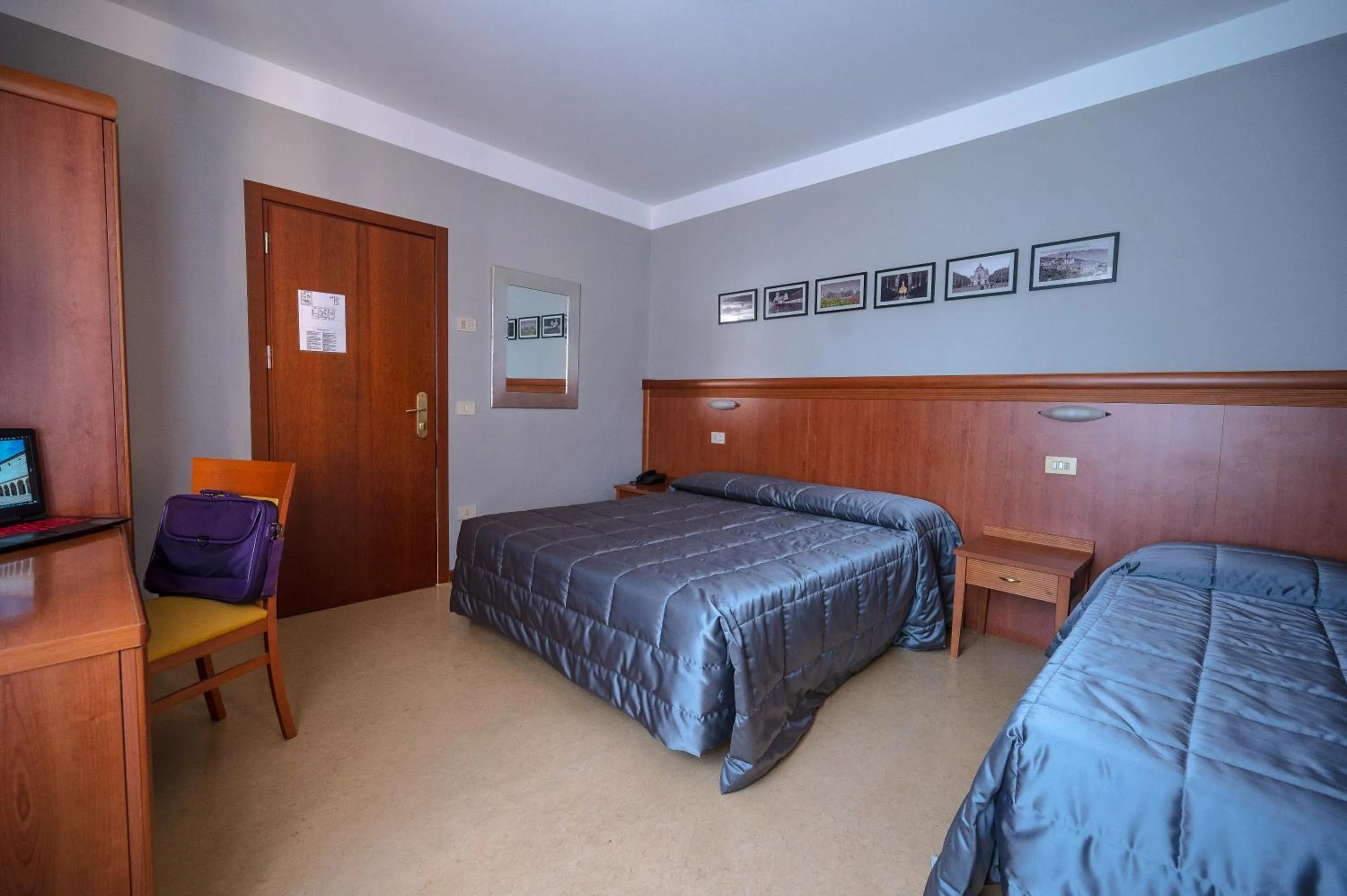Standard Triple Room in Hotel Moderno