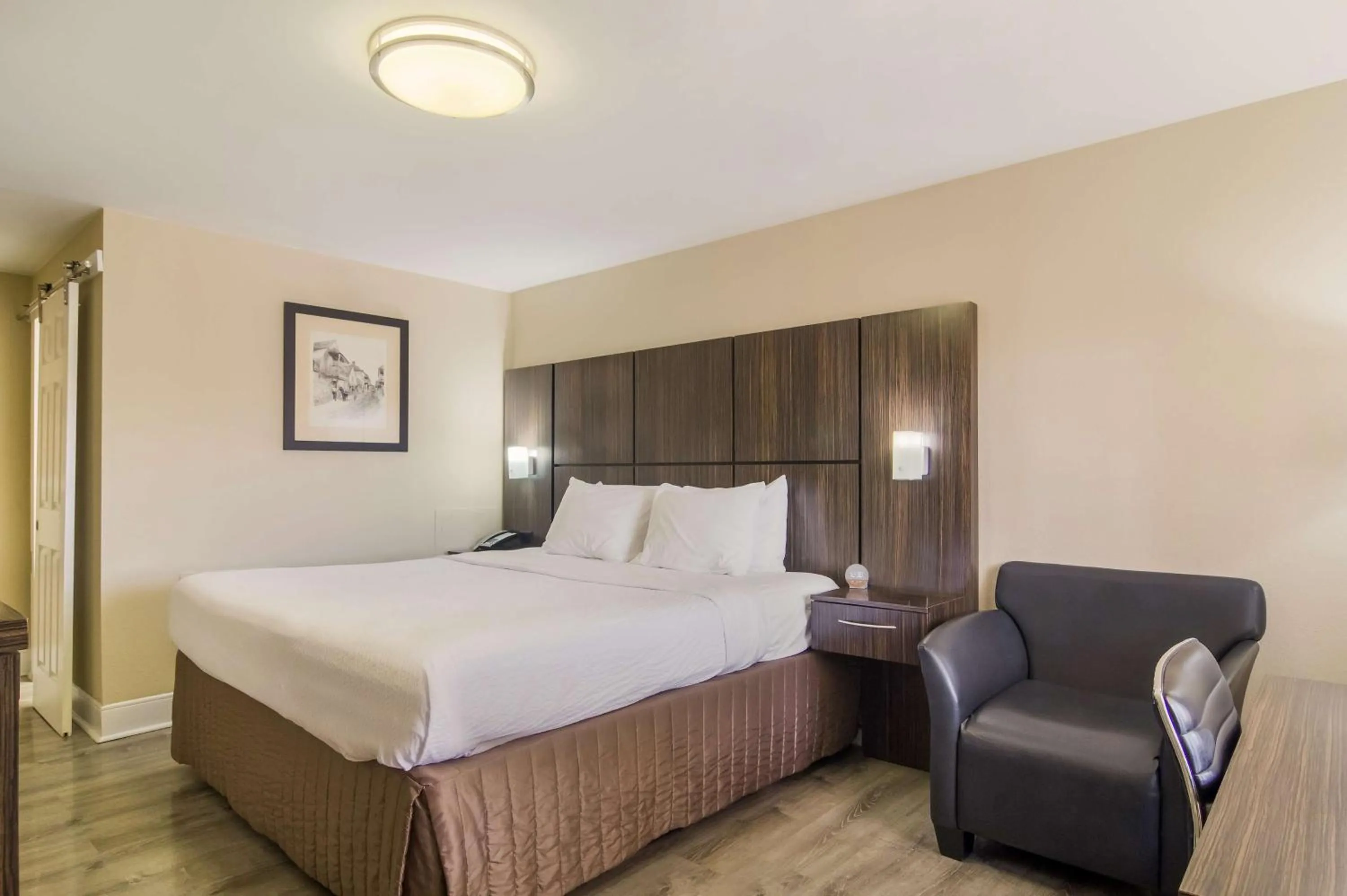 King Room with Bay View - Non-Smoking in Best Western Historic Bayfront