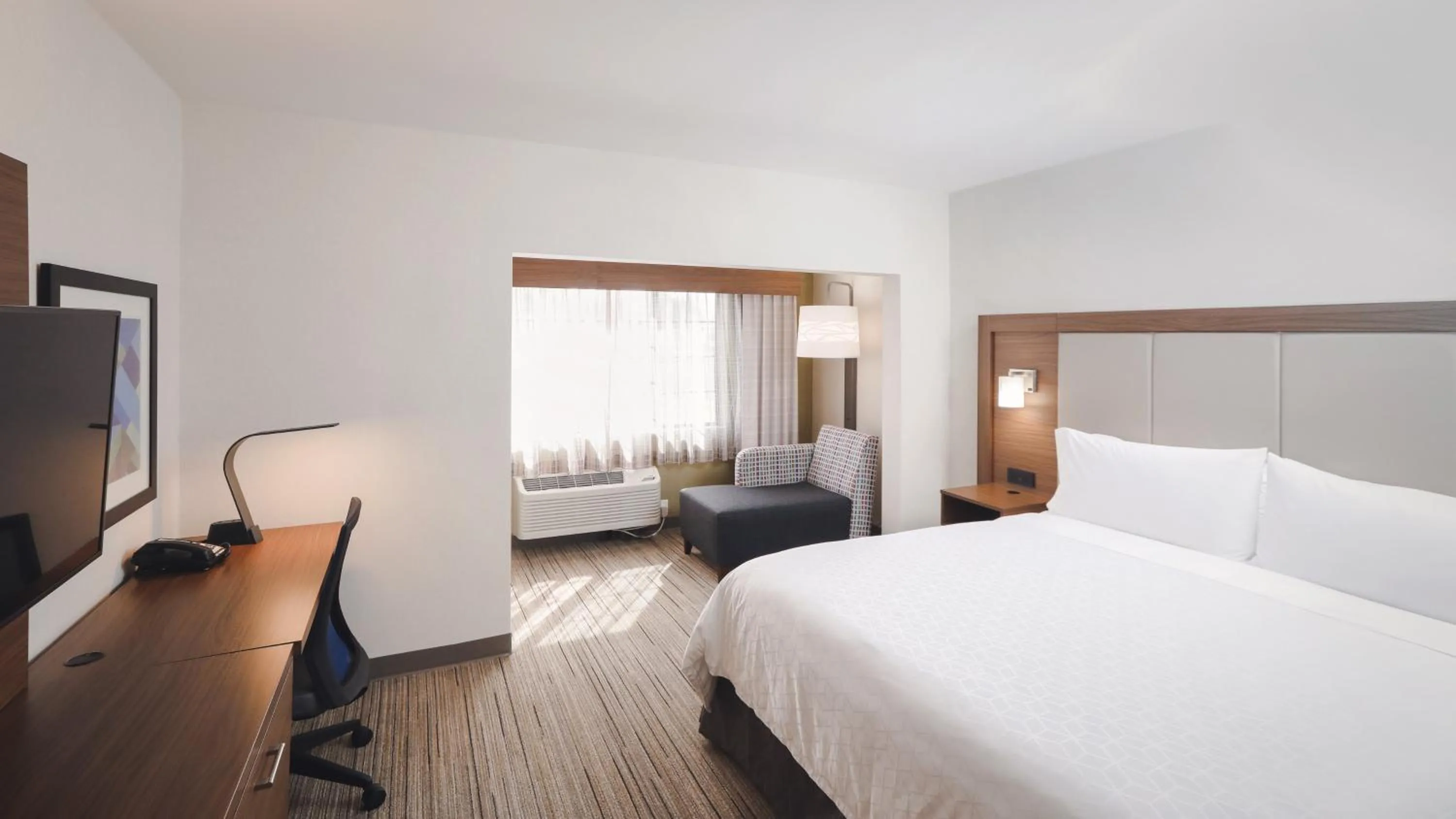 King Room - Mobility Access/Roll in Shower - Non-Smoking in Holiday Inn Express Lompoc by IHG