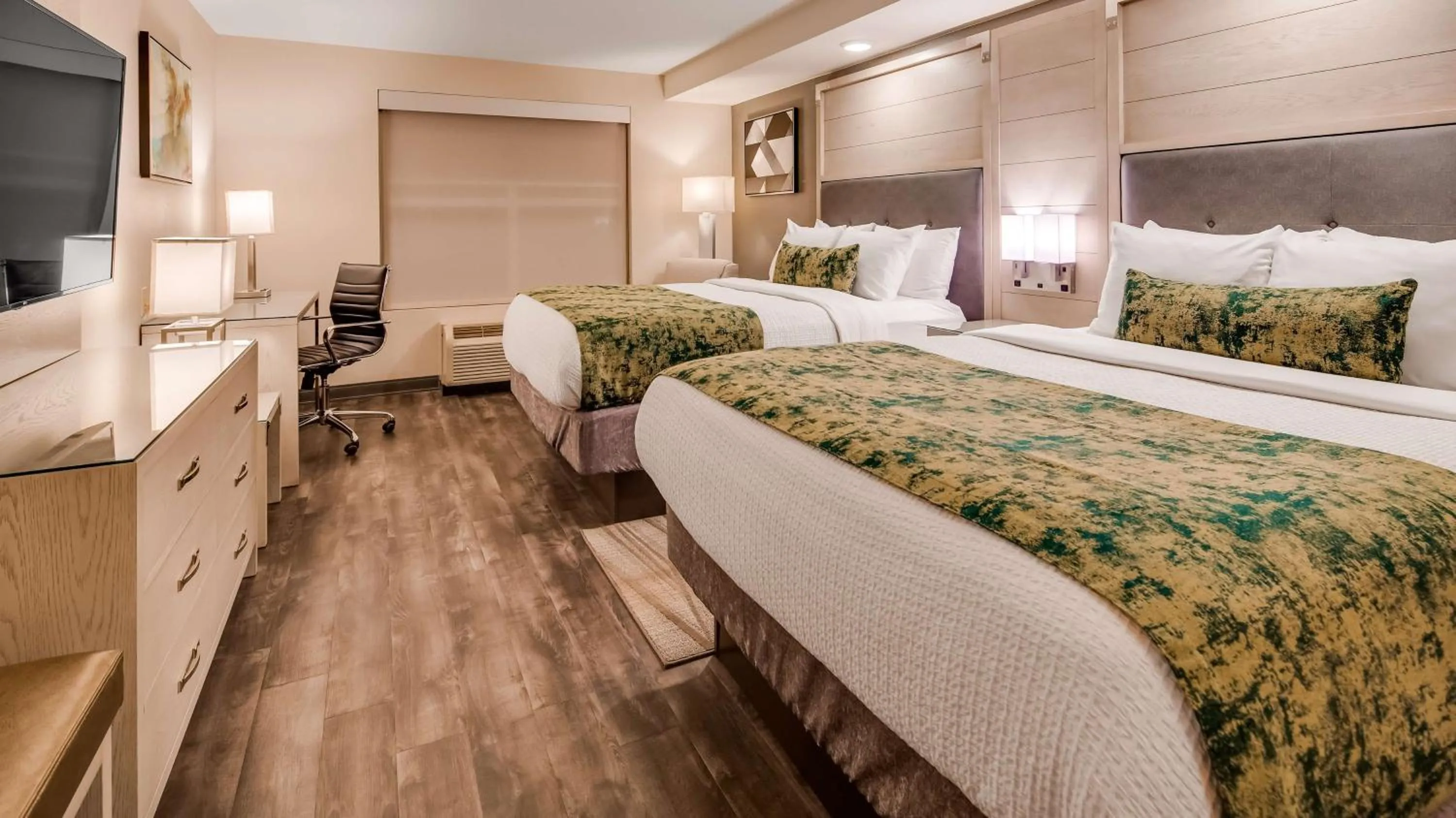 Queen Room with Two Queen Beds and Mobility Accessible Bathtub in Best Western Premier I-95 Savannah Airport/ Pooler West