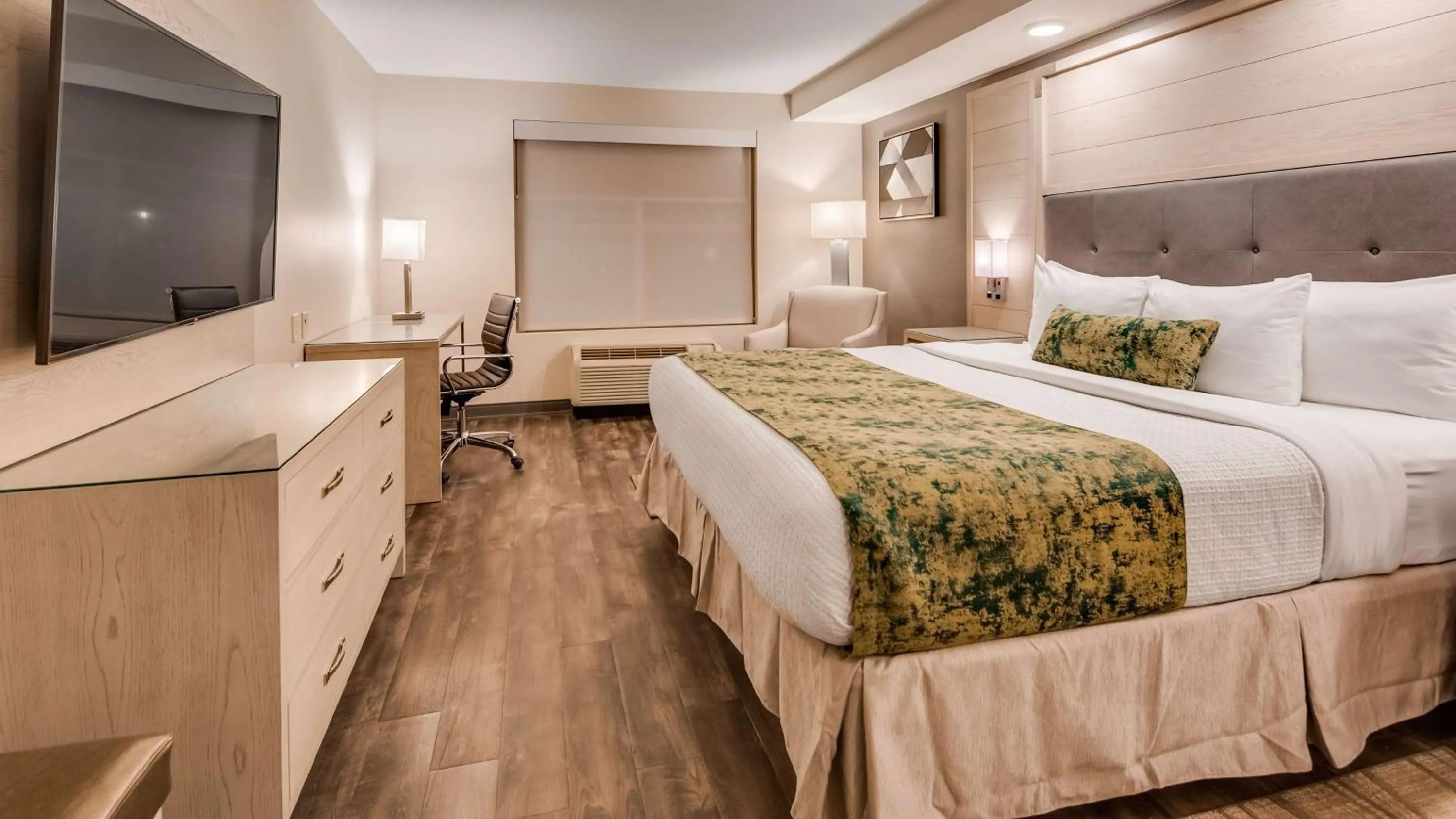 King Room - Disability Access in Best Western Premier I-95 Savannah Airport/ Pooler West