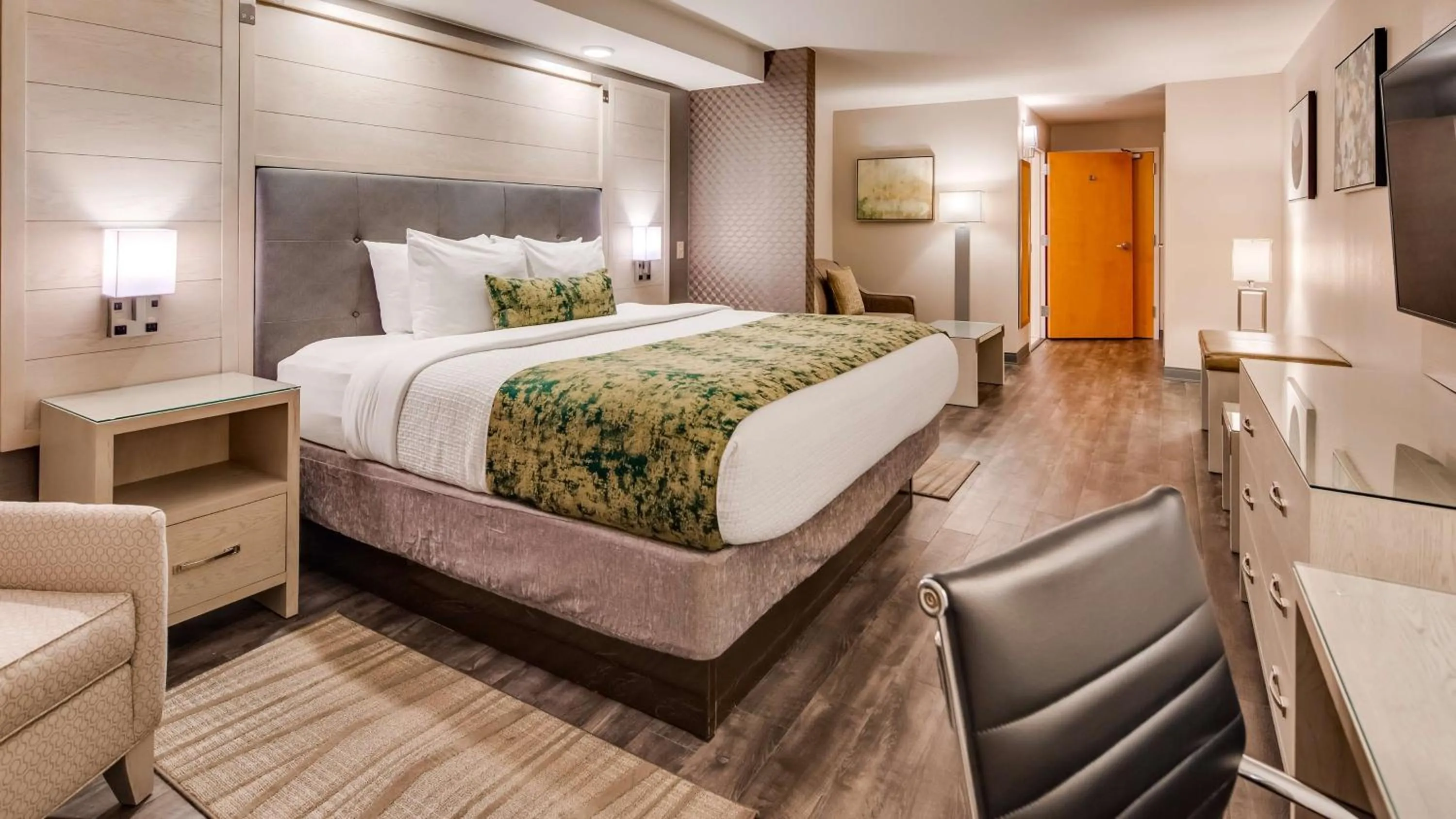 King Suite in Best Western Premier I-95 Savannah Airport/ Pooler West