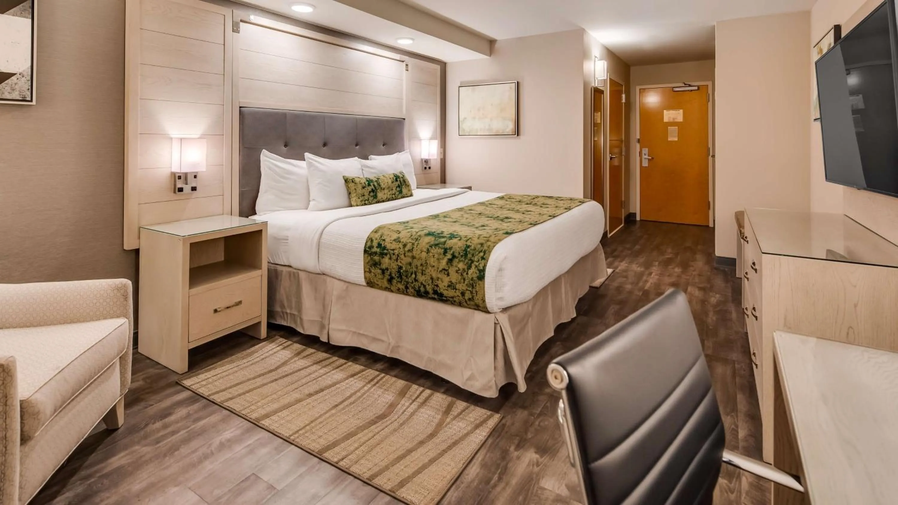 King Room - Non-Smoking in Best Western Premier I-95 Savannah Airport/ Pooler West