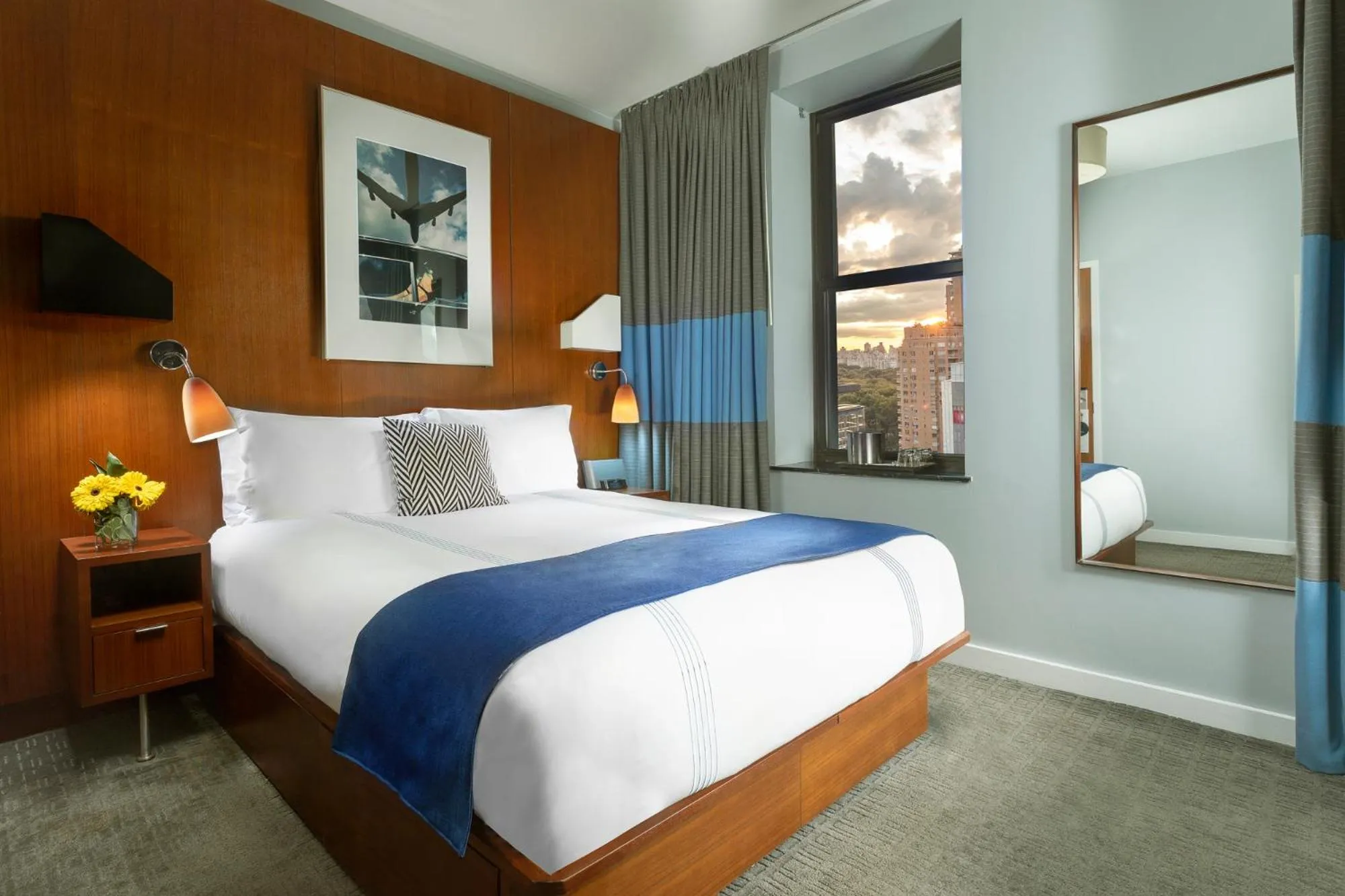 Superior Queen Room in 6 Columbus Central Park Hotel