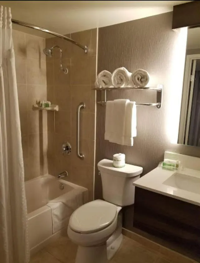Standard Queen Room with Balcony in Holiday Inn Palmdale-Lancaster by IHG