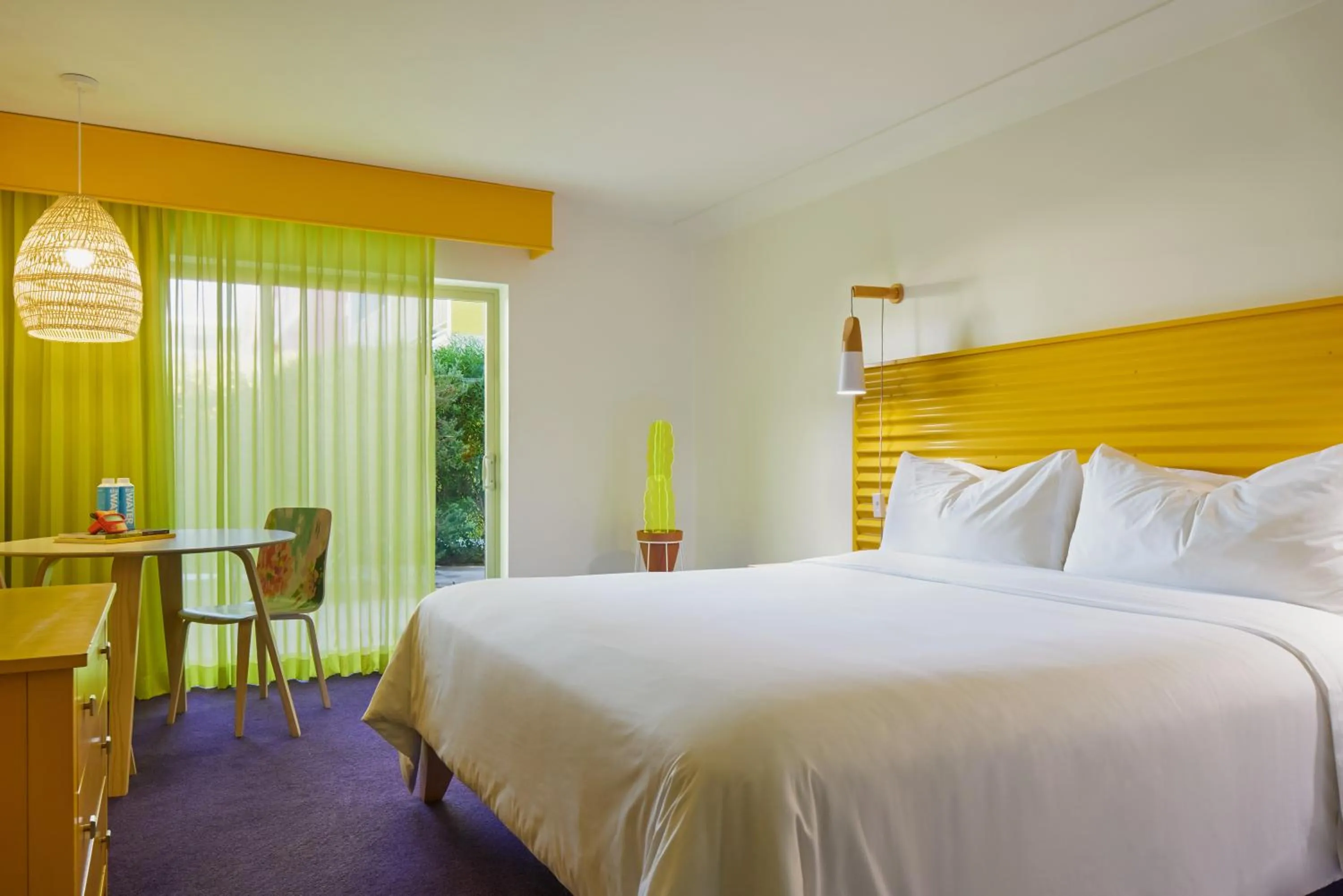 King Room with Roll-In Shower - Disability Access in The Saguaro Palm Springs