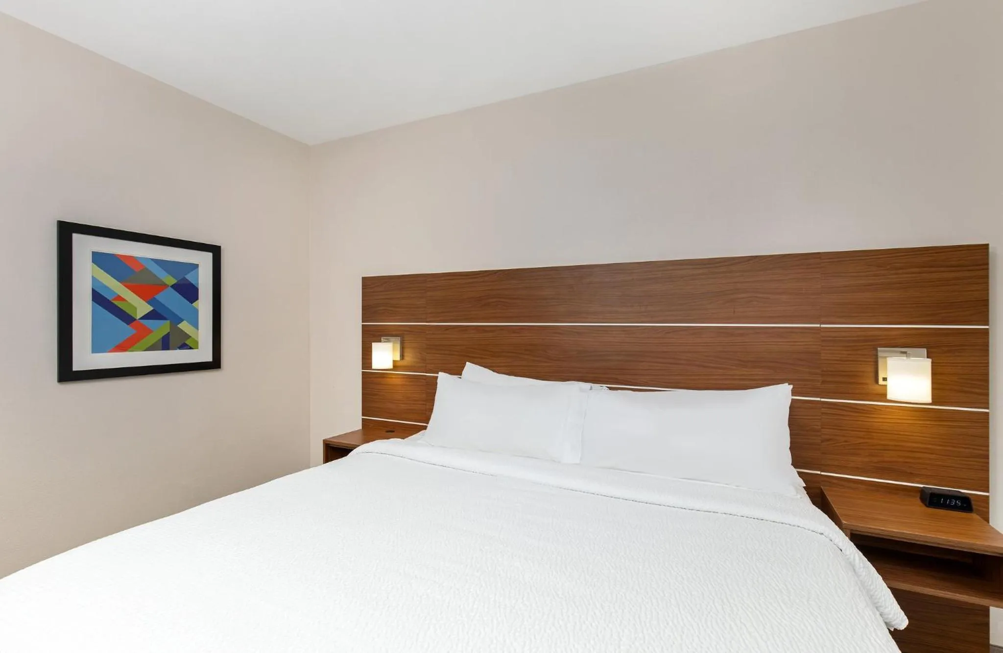 Standard King Room in Holiday Inn Express Hotel & Suites Birmingham - Inverness 280 by IHG