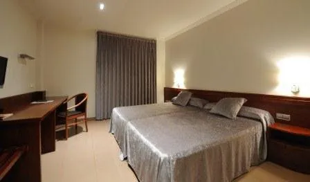 Twin Room - single occupancy in Hotel Els Noguers