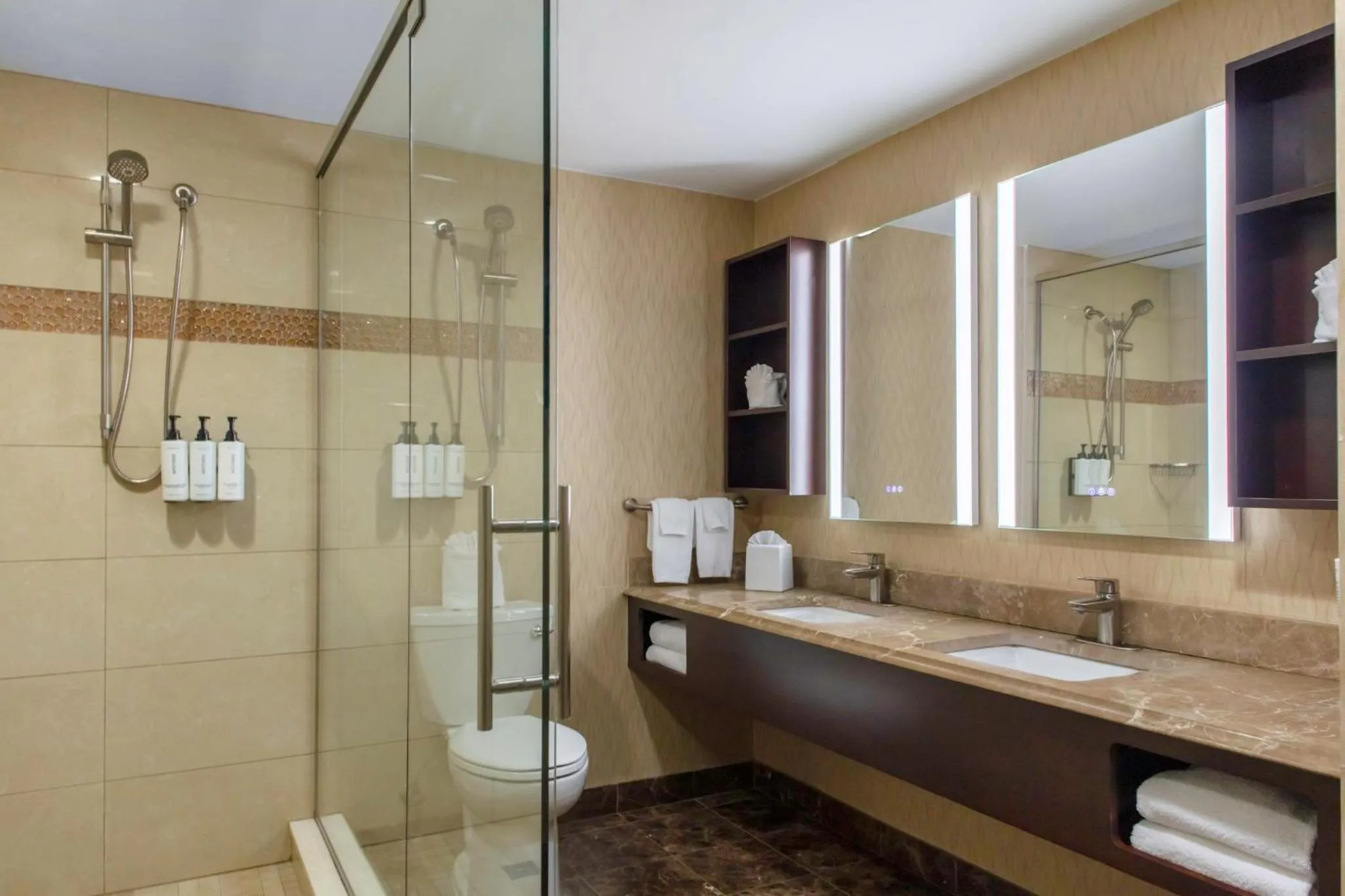 1 King One-Bedroom Suite in Crowne Plaza Boston - Woburn by IHG