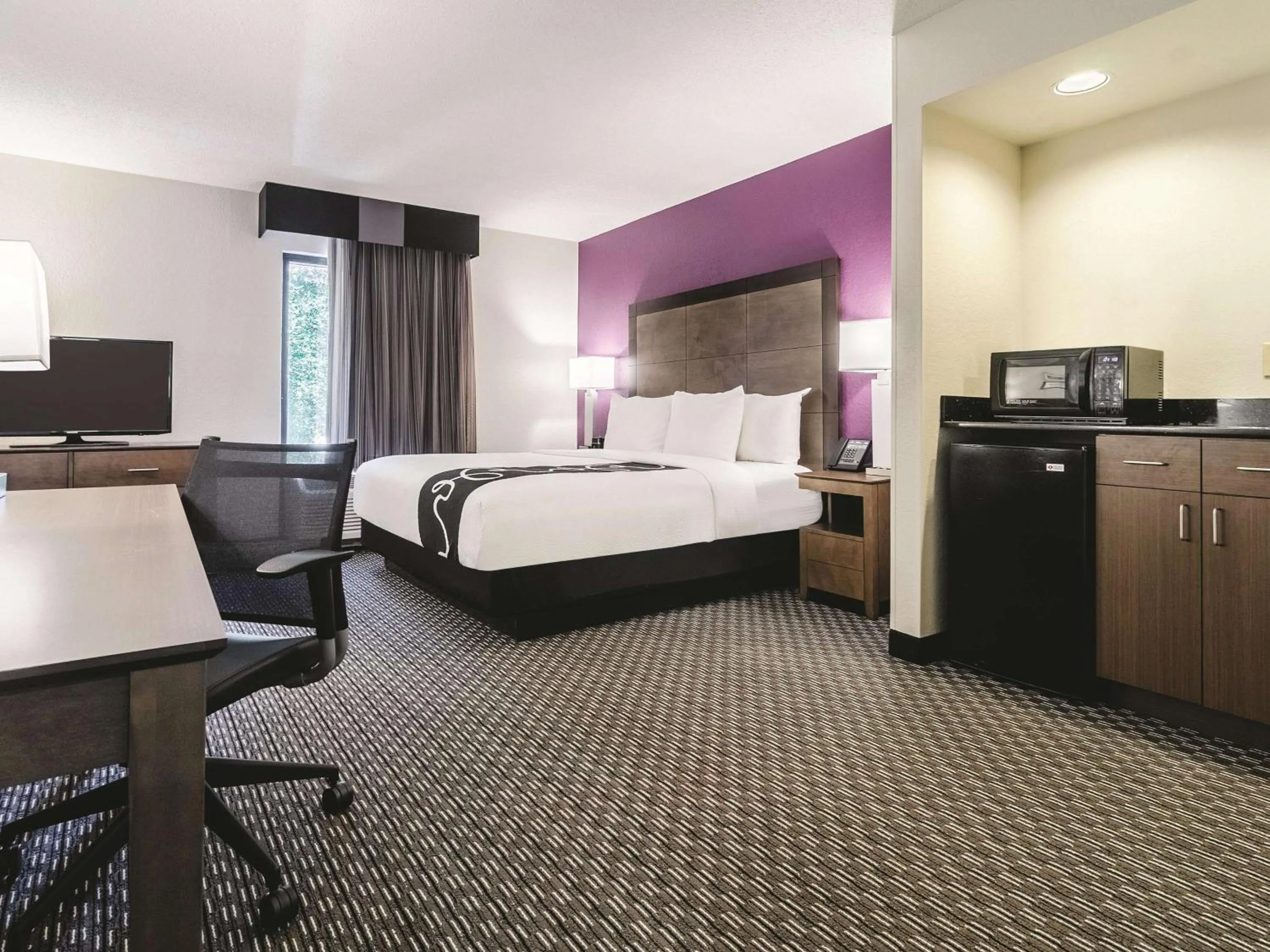 Deluxe King Room - Mobility Access in La Quinta by Wyndham Myrtle Beach - N. Kings Hwy