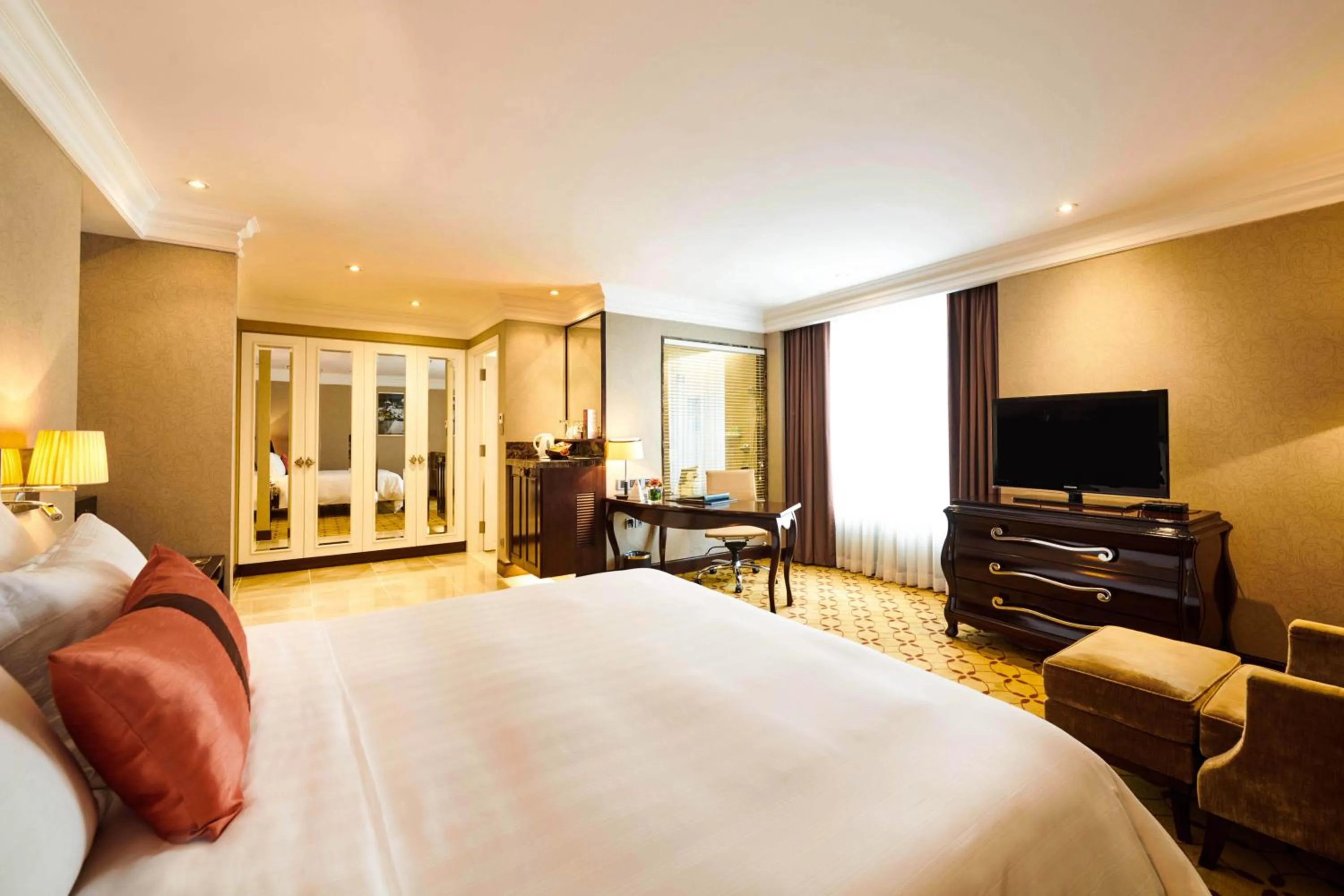 Premium Deluxe Room in Eastin Grand Hotel Saigon