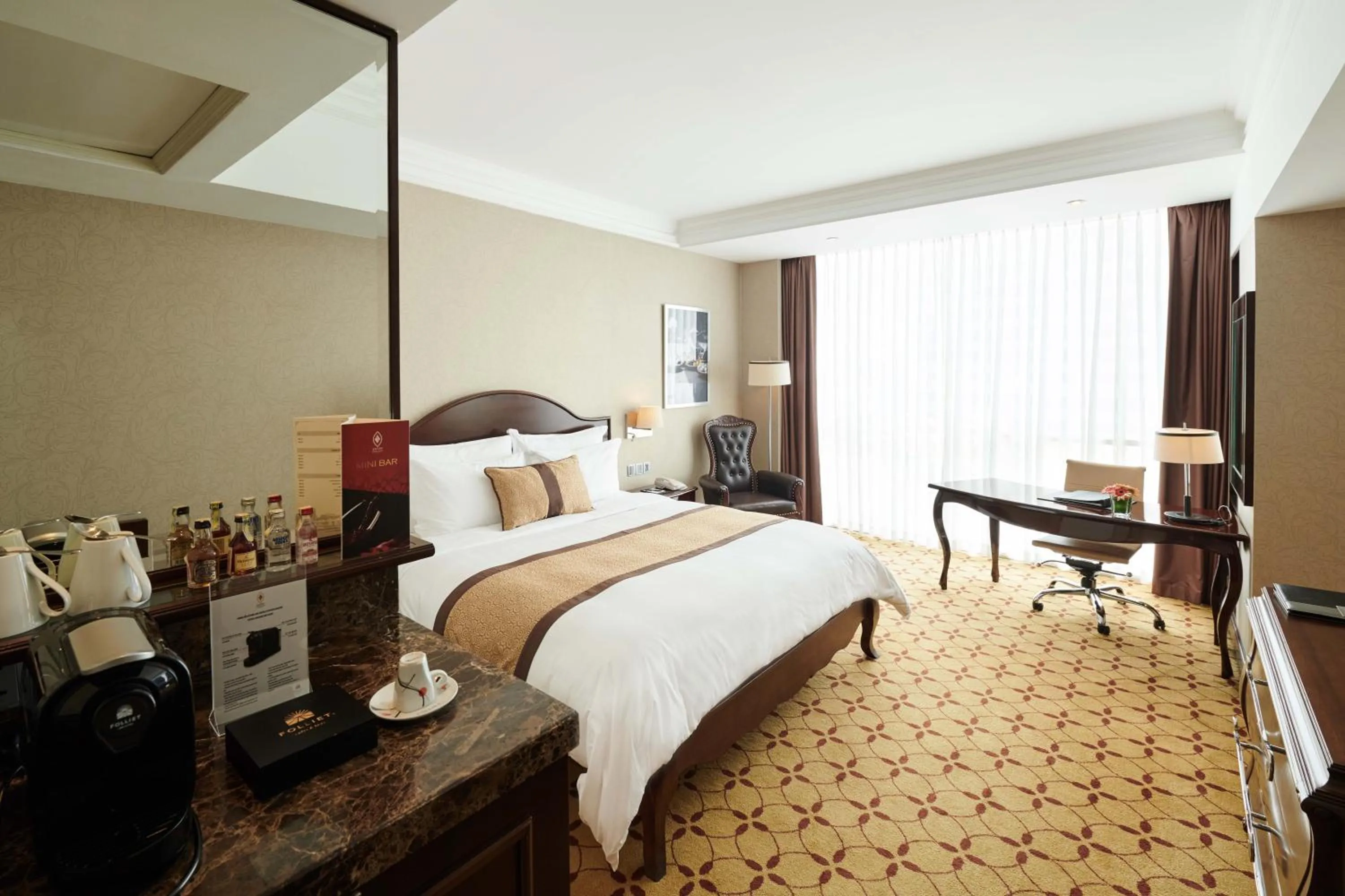 Club Deluxe Double or Twin Room in Eastin Grand Hotel Saigon