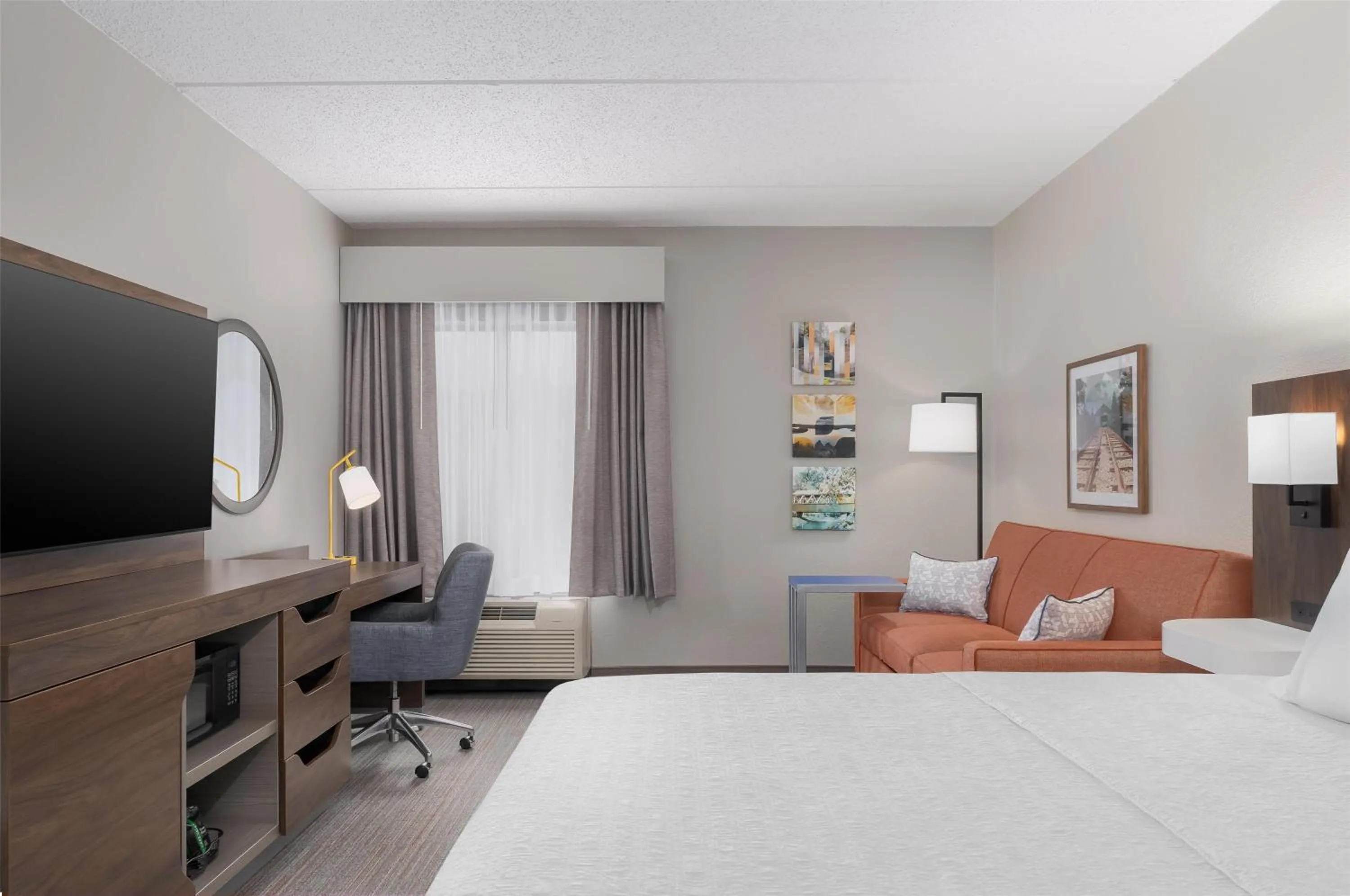 King Room with Sofa Bed and Study - Non-Smoking in Hampton Inn Altoona