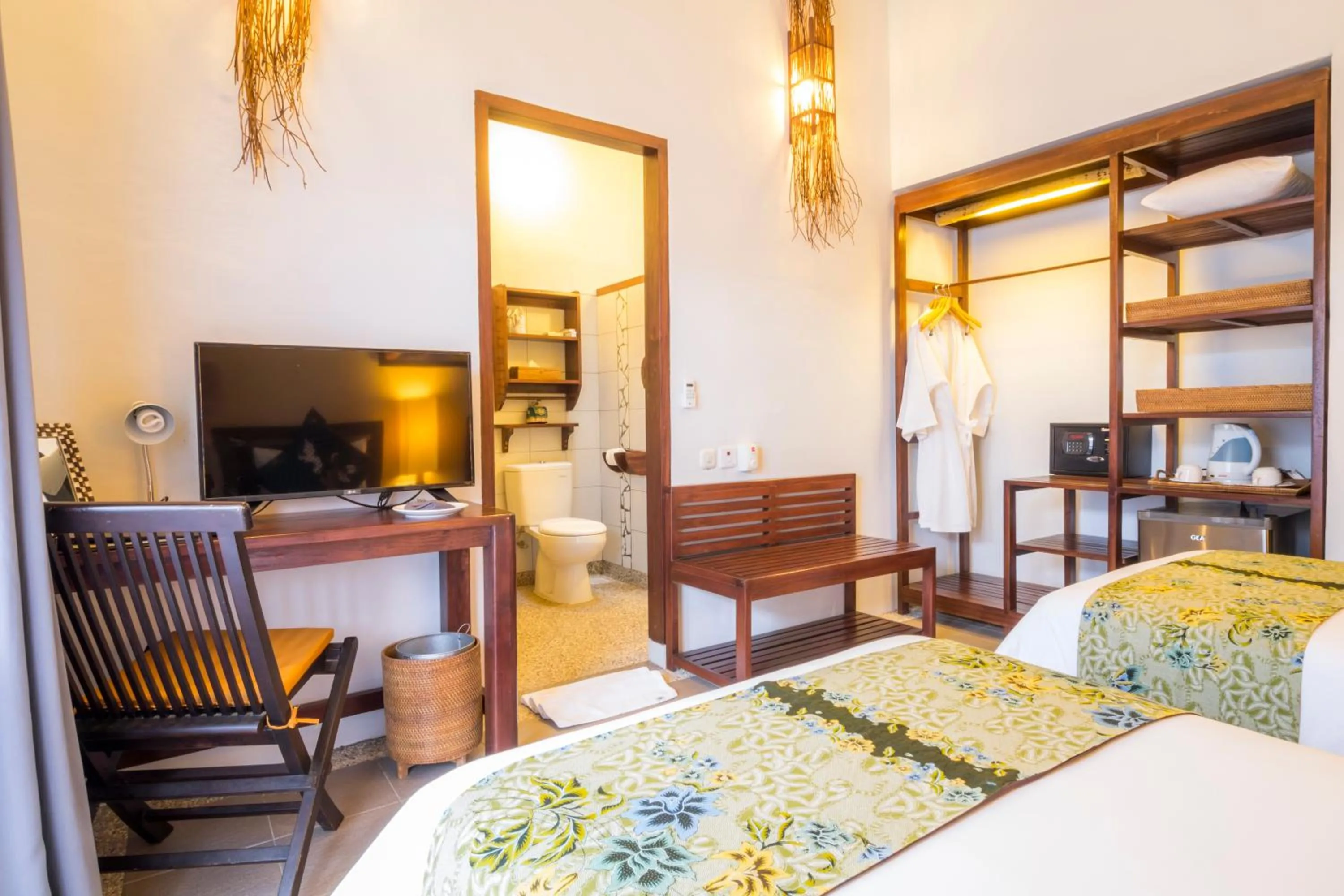 Deluxe Double or Twin Room with Balcony in Cocotinos Lembeh a Boutique Dive Lodge