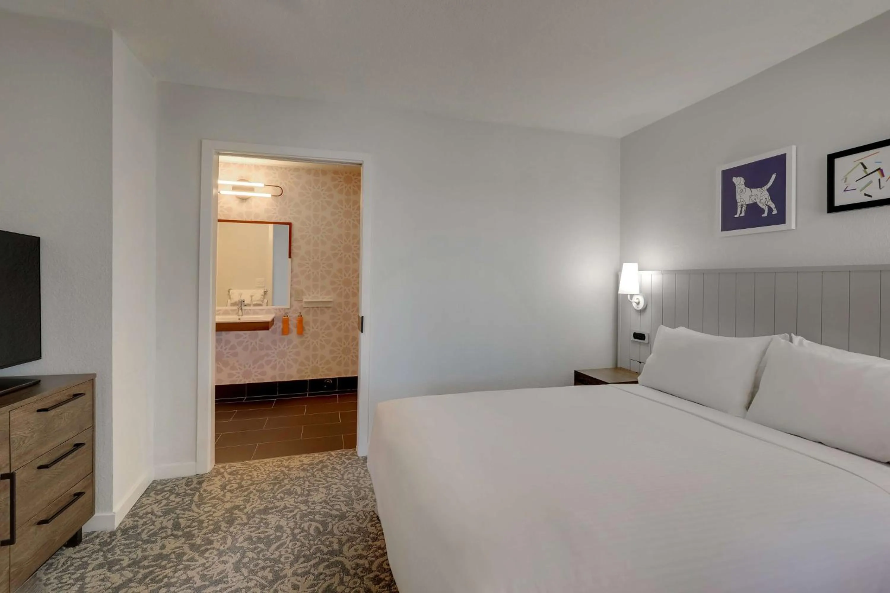 One-Bedroom Queen Suite with Bathtub - Mobility Accessible in Sonesta ES Suites Sunnyvale