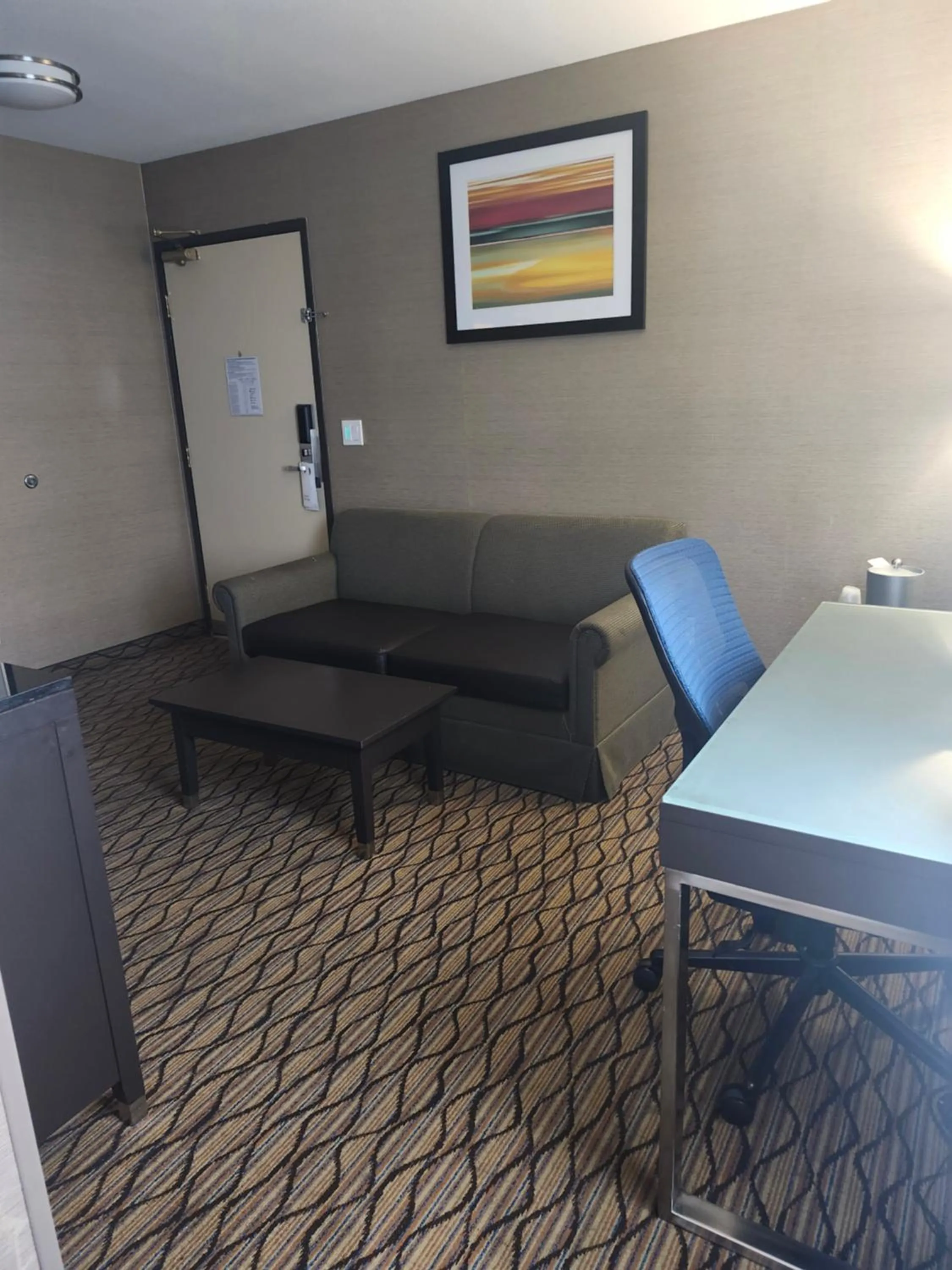 King Suite with Jetted Tub in Holiday Inn Express & Suites Pasadena - Los Angeles by IHG