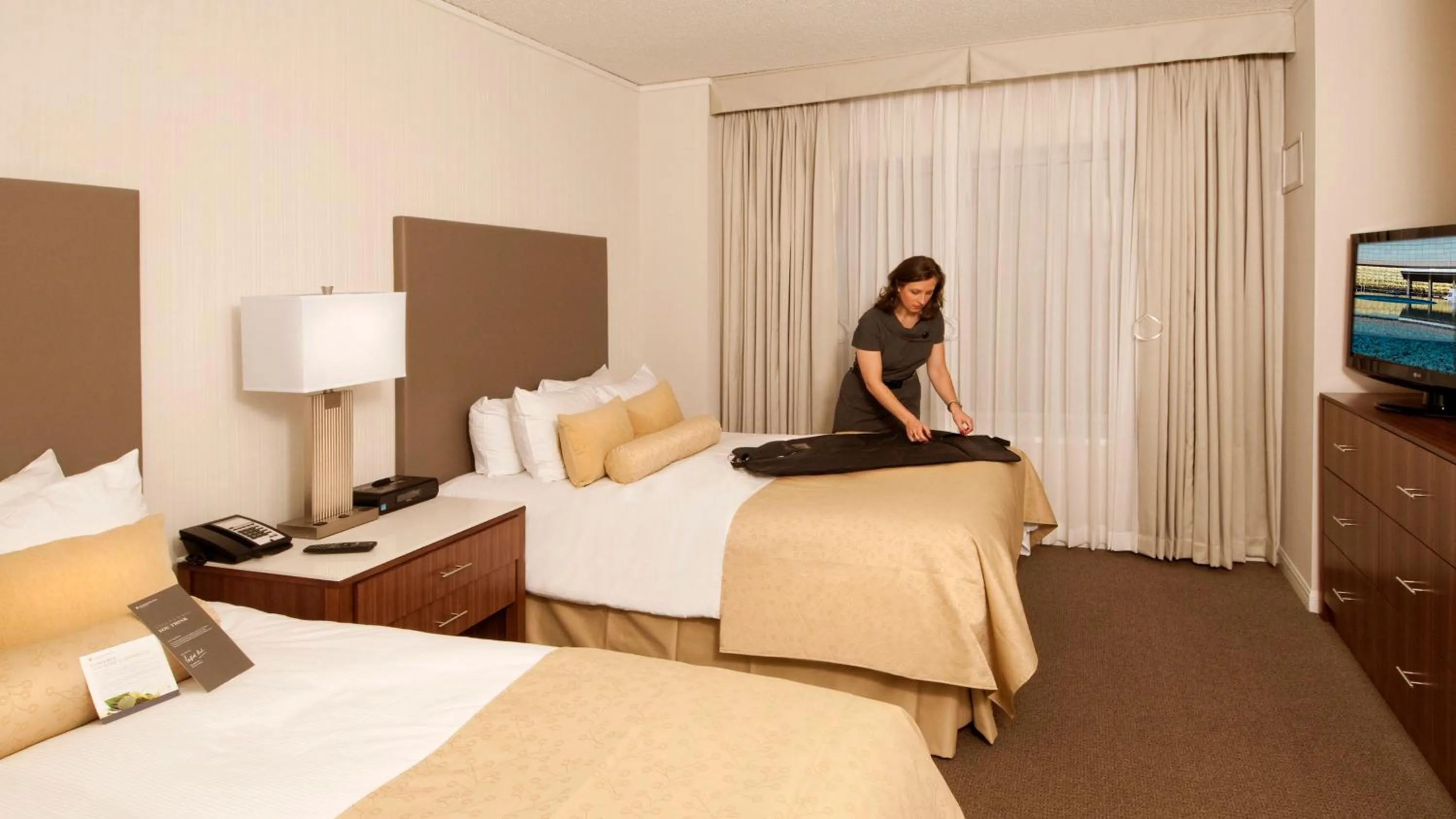 Double Suite with Two Double Beds in InterContinental Suites Hotel Cleveland by IHG