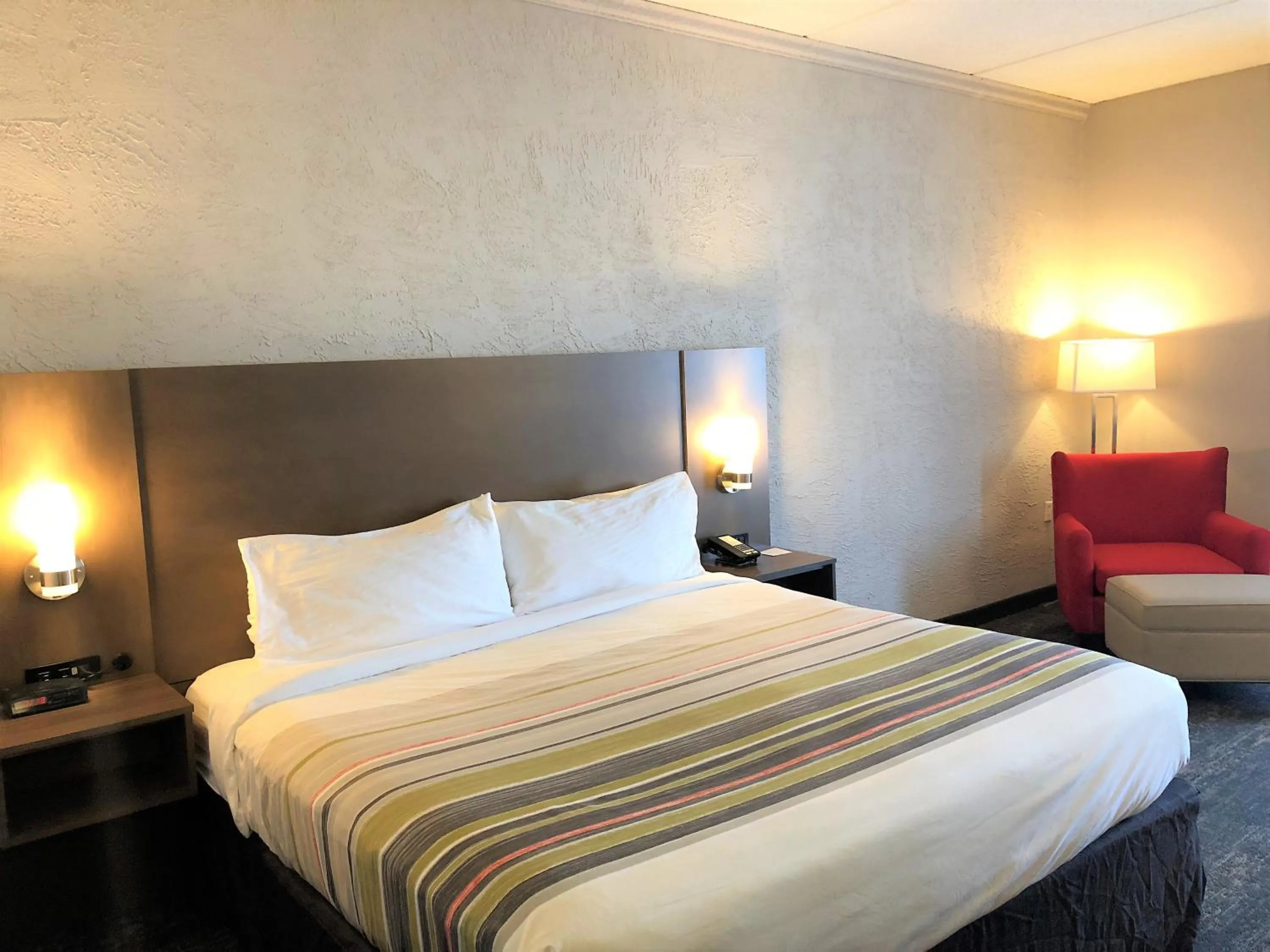 King Room - Disability Access/Non-Smoking in Country Inn & Suites by Radisson, Mt Pleasant-Racine West, WI
