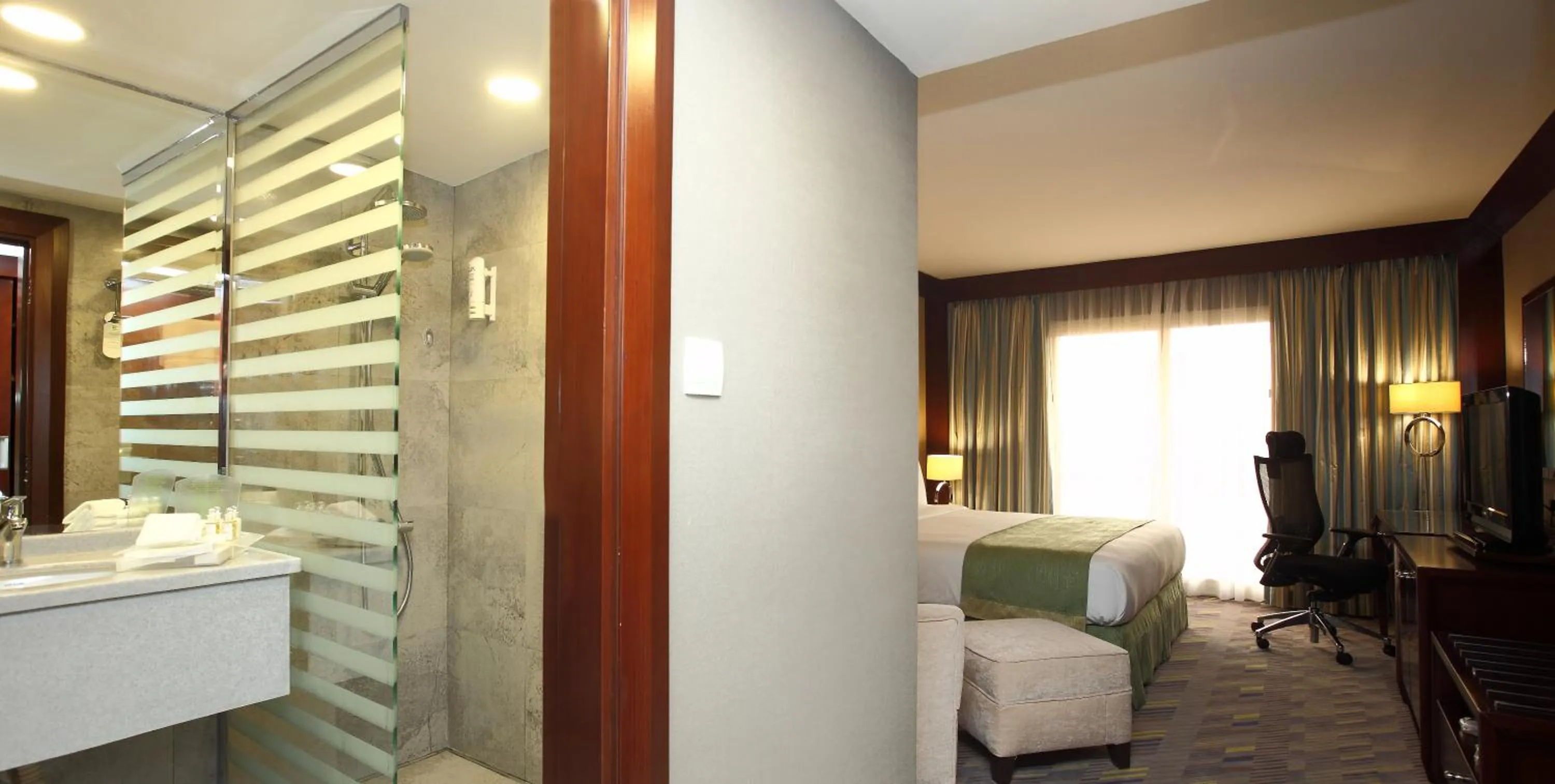 1 Double Bed Suite Smoking in Holiday Inn Al Khobar - Corniche by IHG