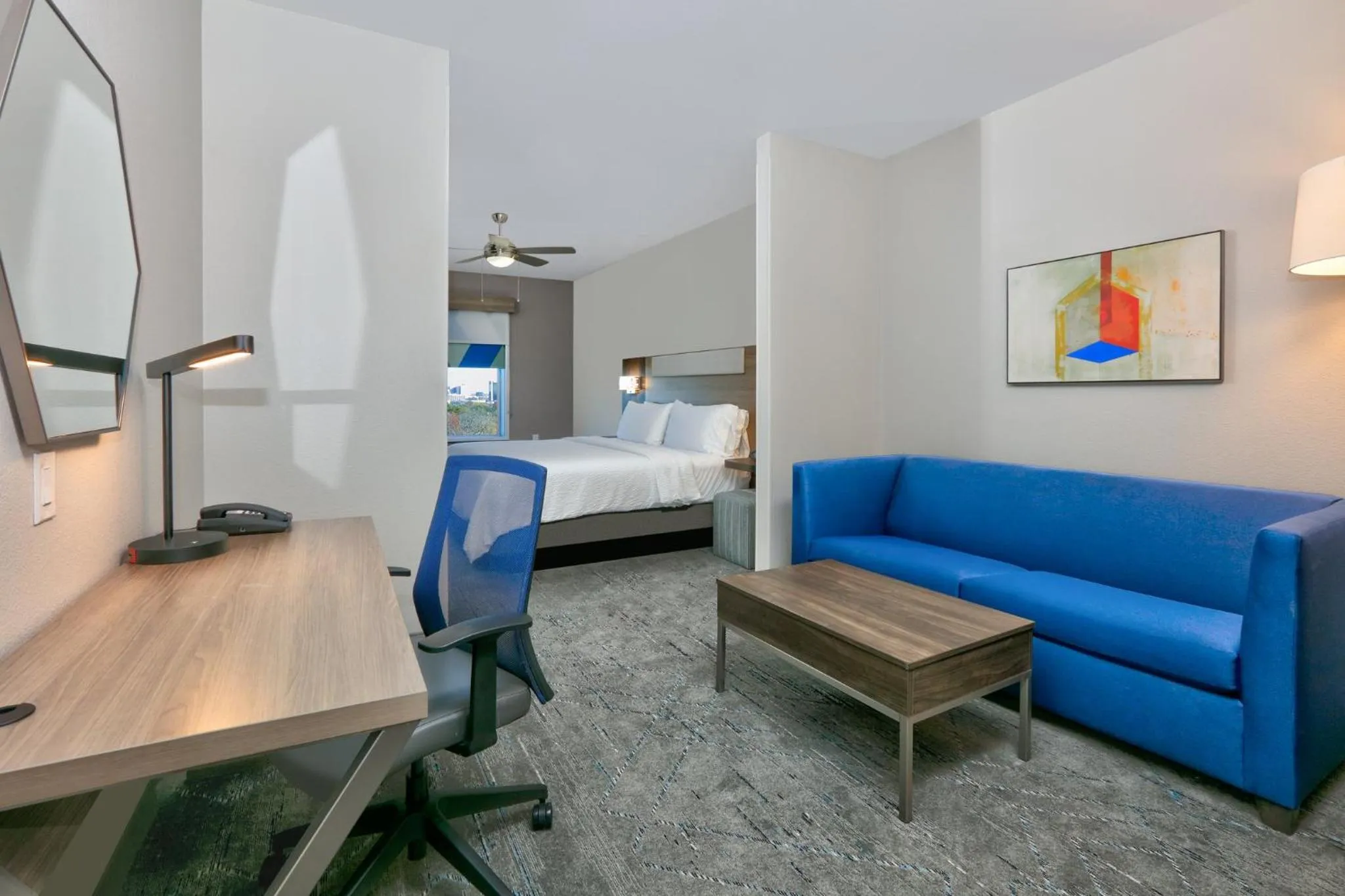 King Suite in Holiday Inn Express & Suites North Dallas at Preston by IHG