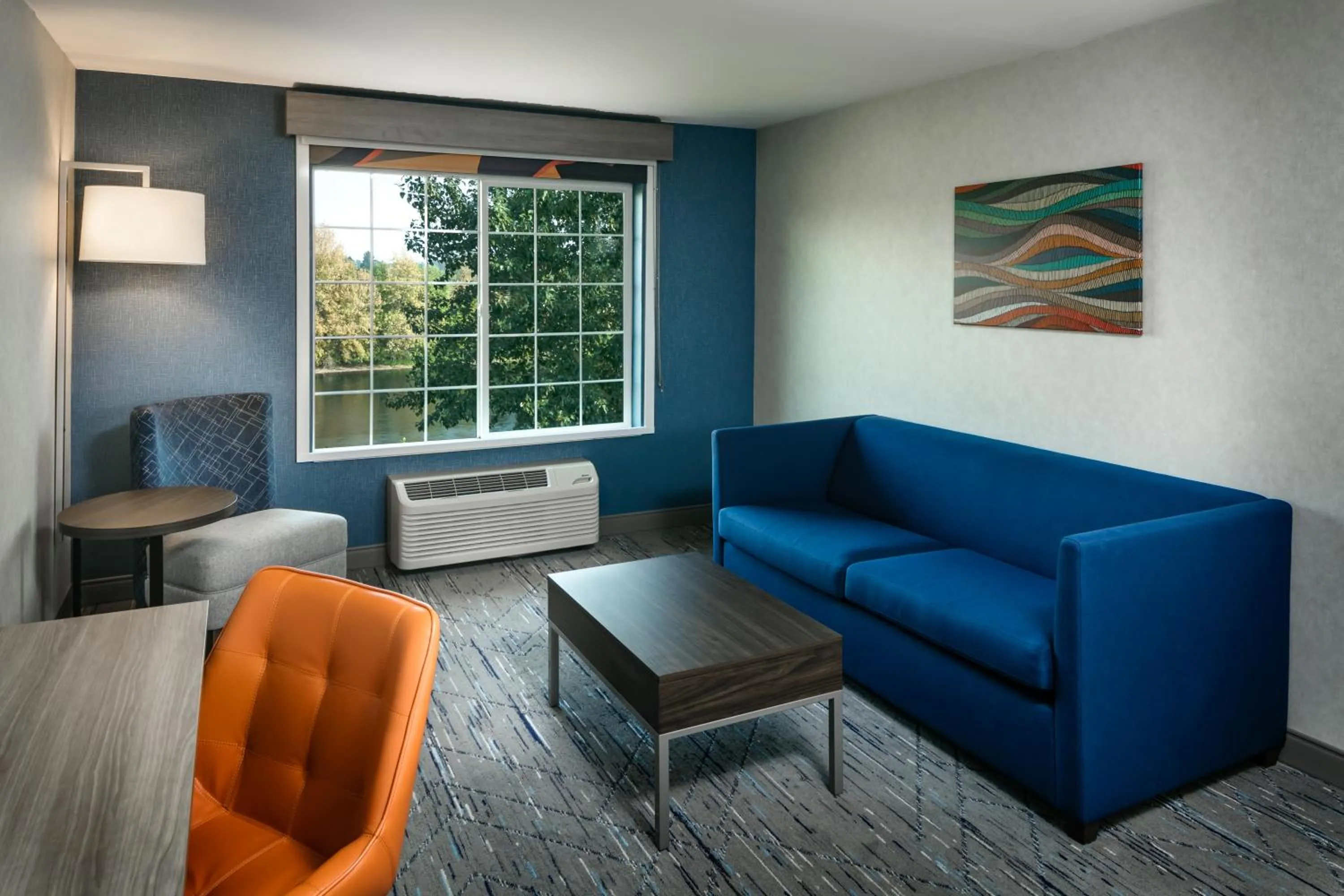 King Suite with Sofa Bed in Holiday Inn Express Corvallis-On the River by IHG